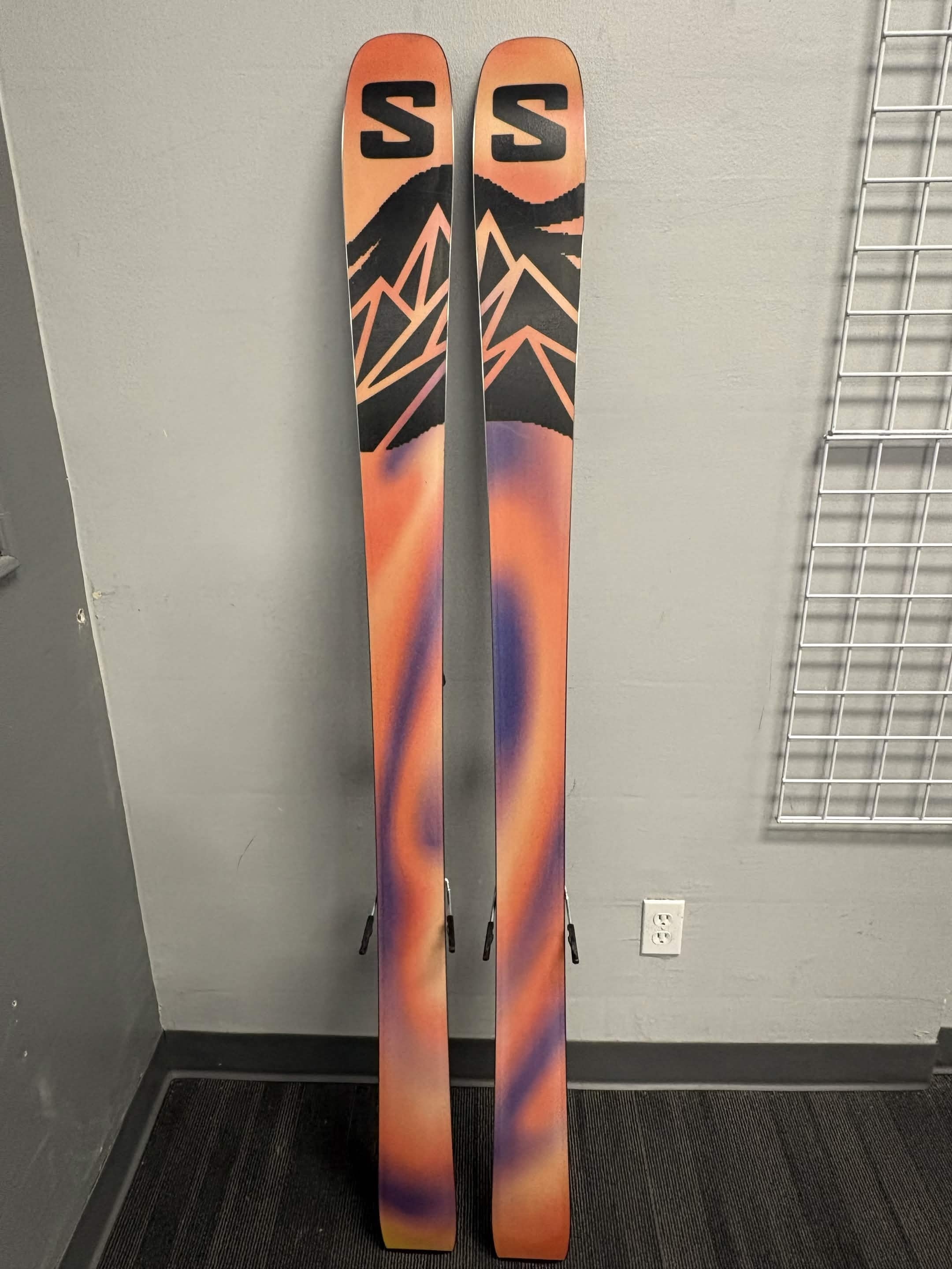 Used 2026 Salomon QST 94 Skis w/ Salomon NR Strive 11 GW  Binding- 172cm