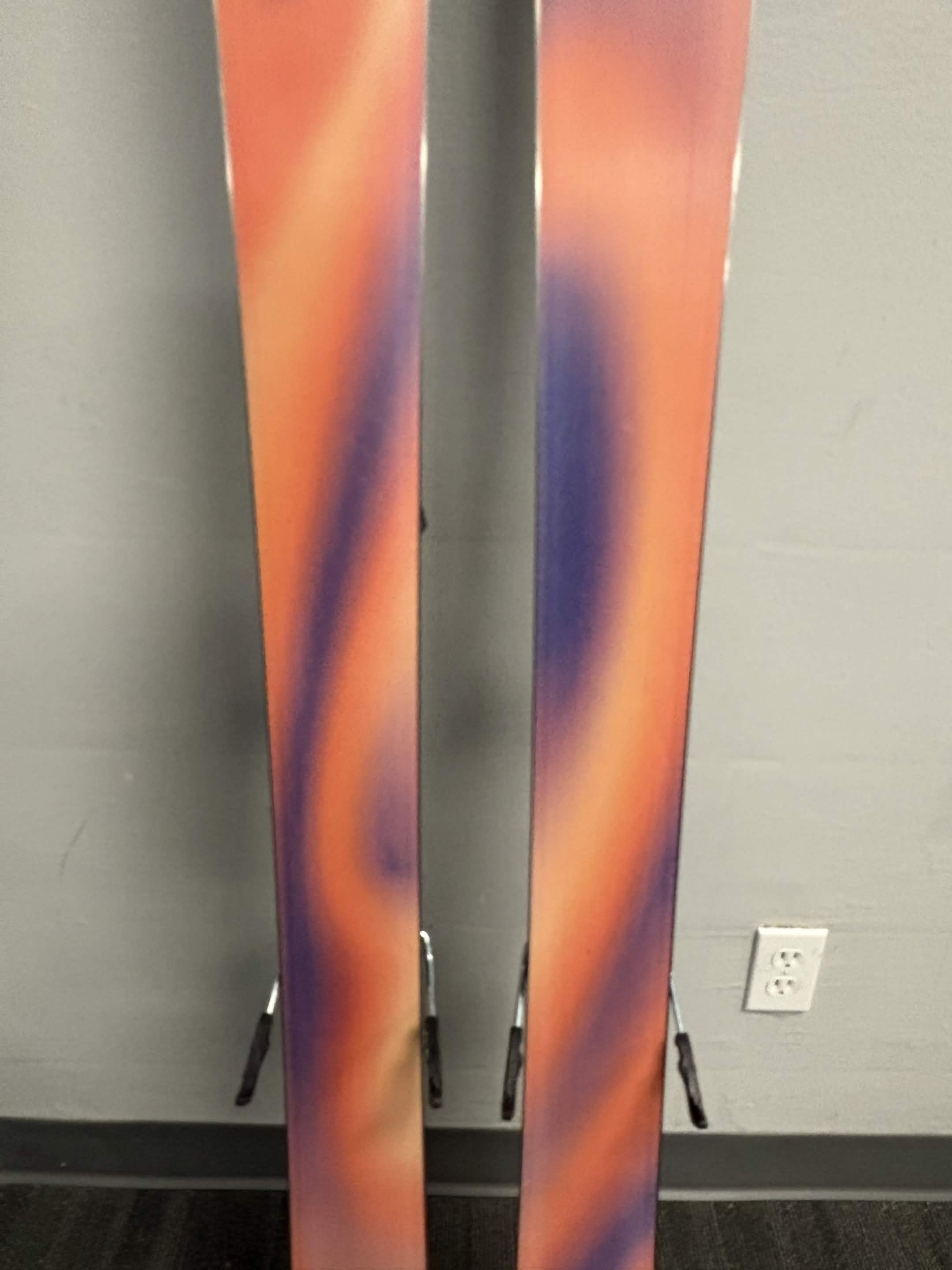 Used 2026 Salomon QST 94 Skis w/ Salomon NR Strive 11 GW  Binding- 172cm
