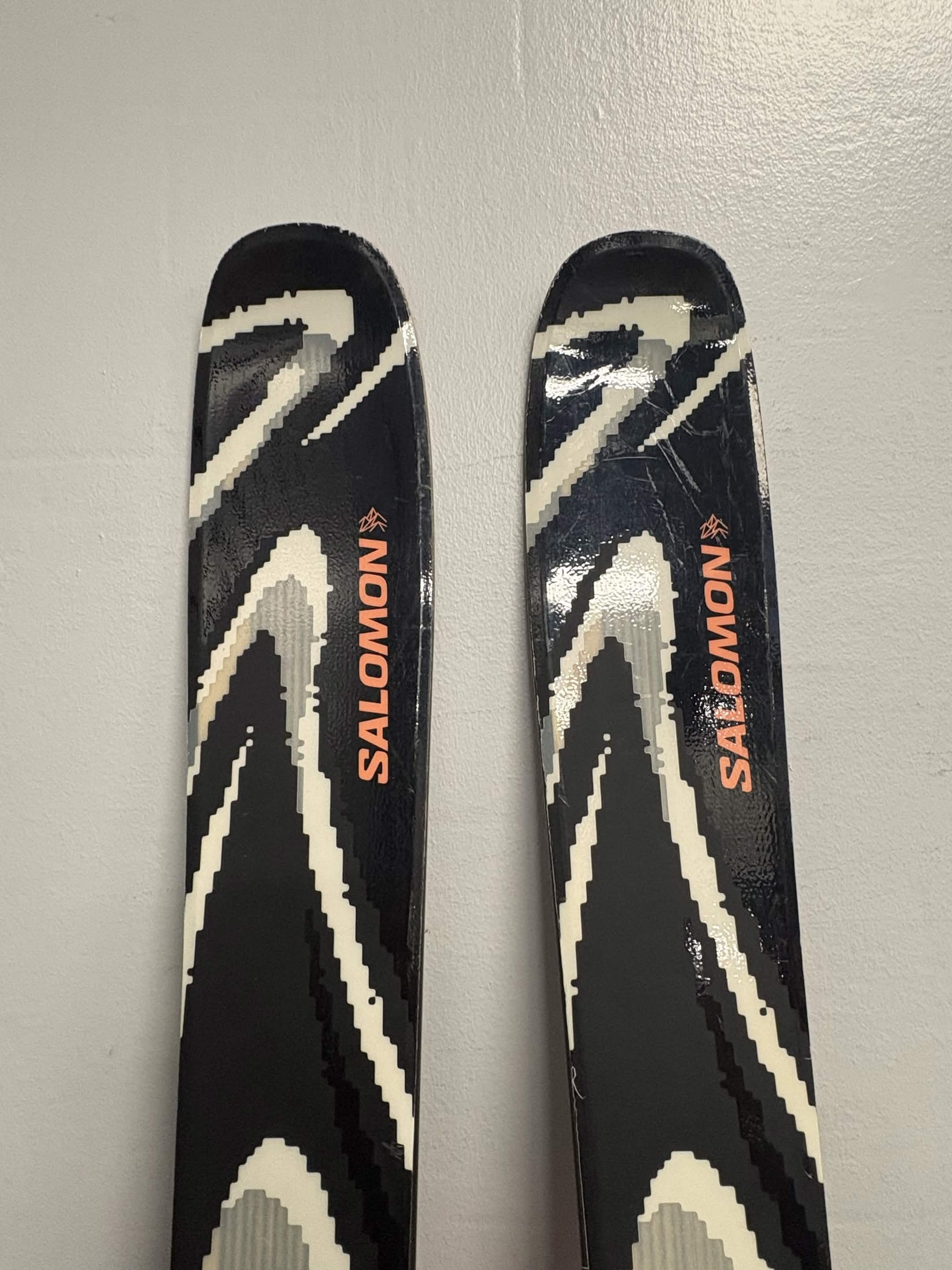 Used 2026 Salomon QST 94 Skis w/ Salomon NR Strive 11 GW  Binding-180cm