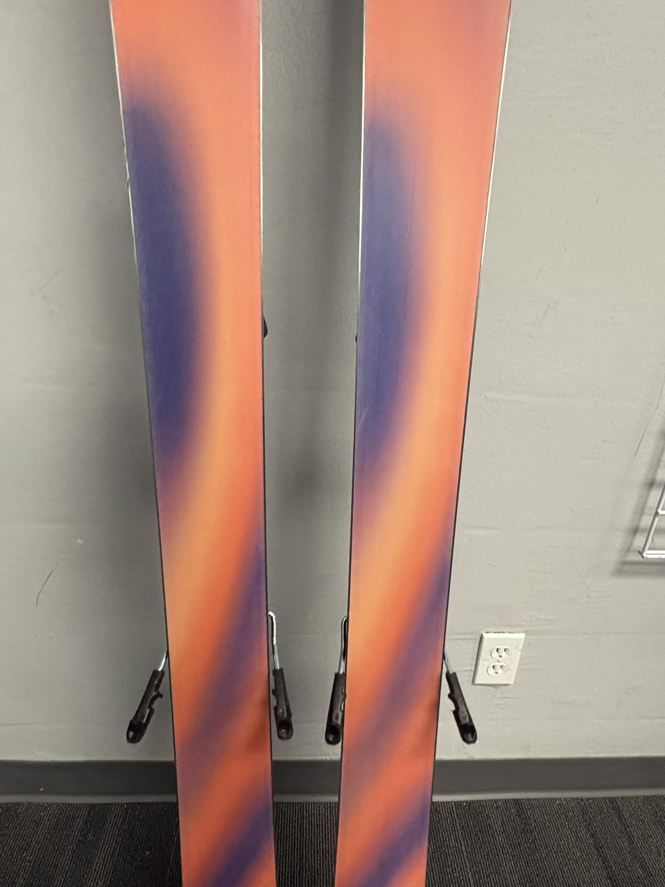 Used 2026 Salomon QST 94 Skis w/ Salomon NR Strive 11 GW  Binding-180cm