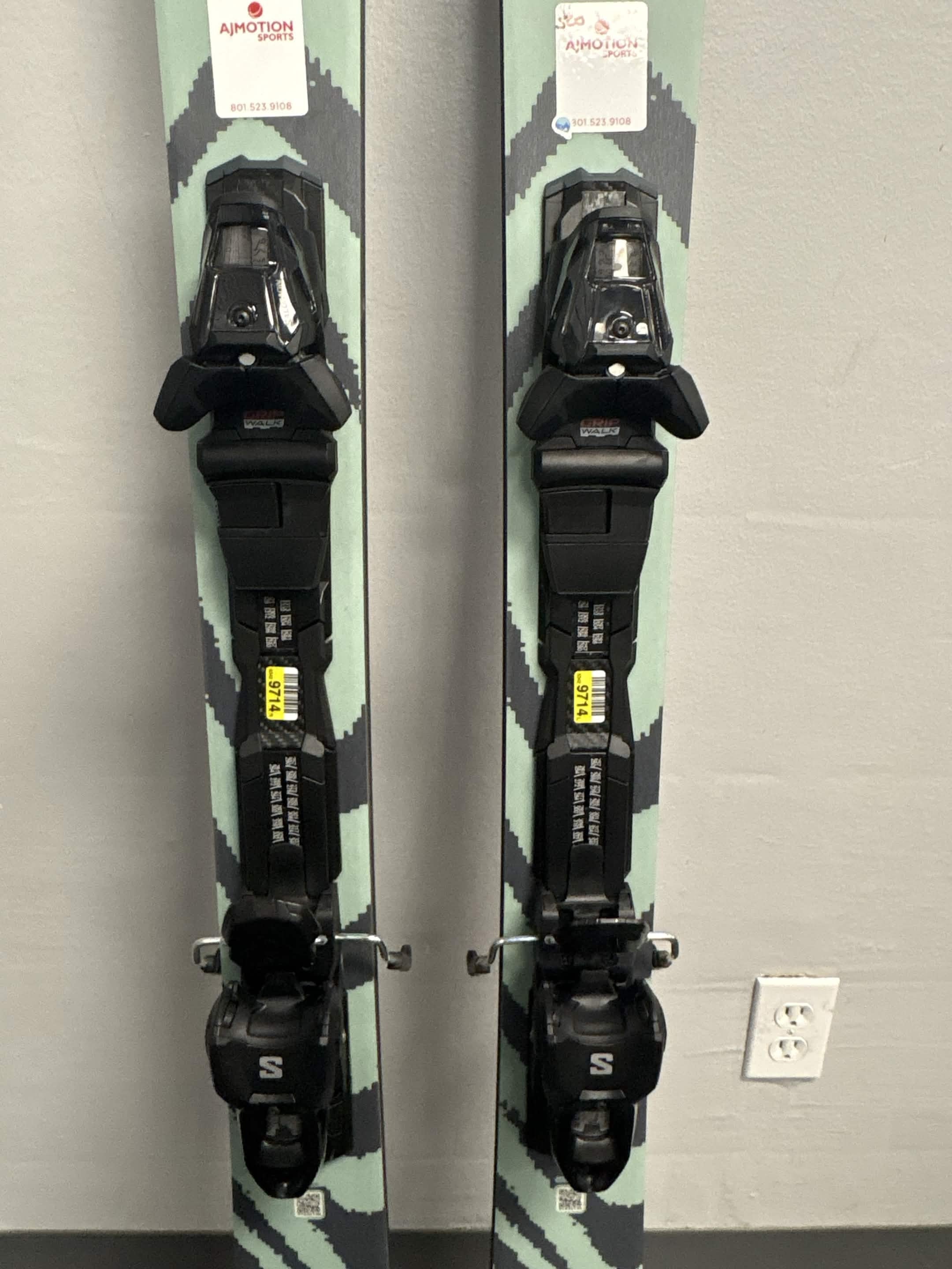New 2026 Salomon QST 92 Skis w/ Salomon NR M10 GW Demo Binding- 176cm