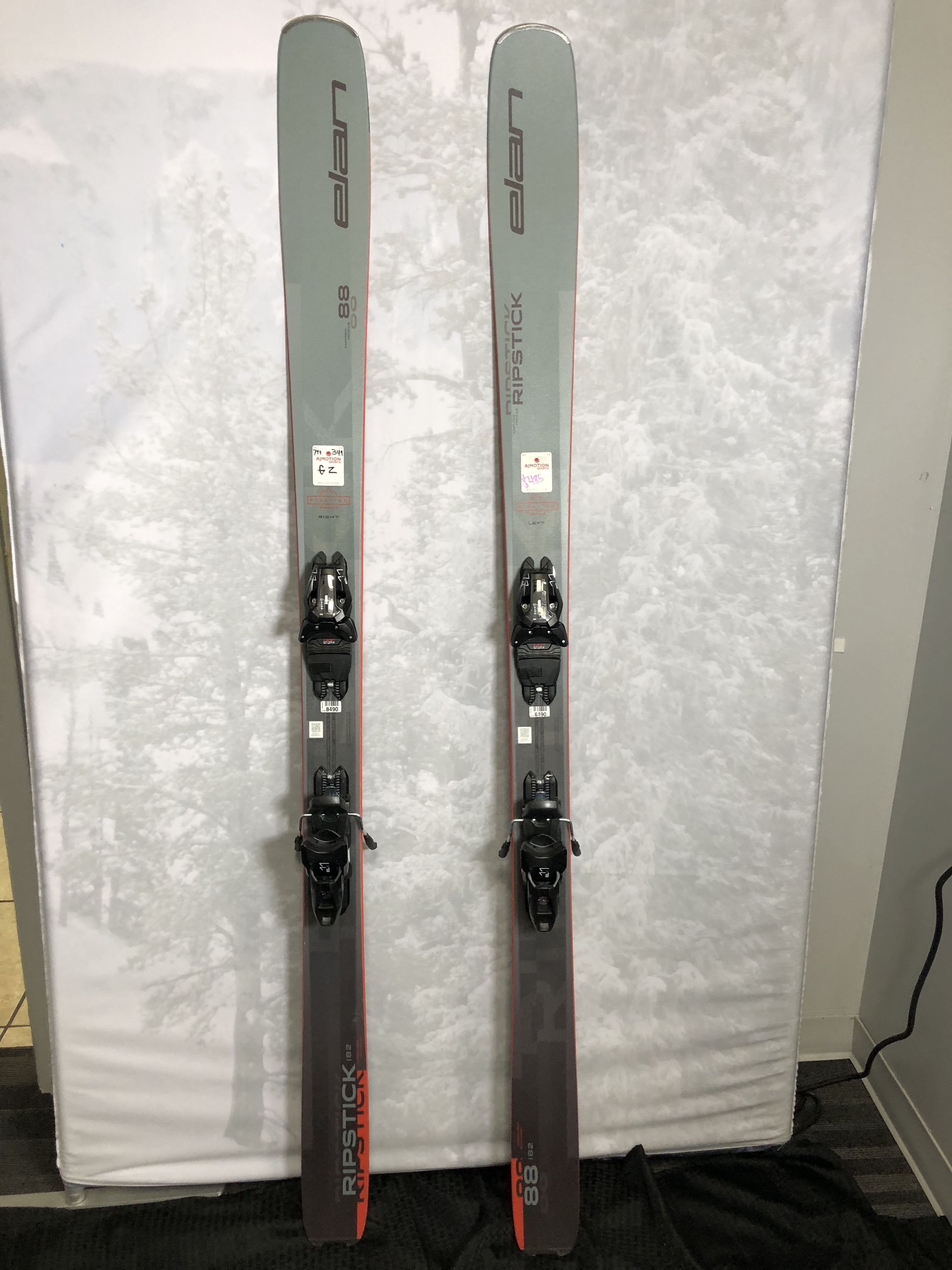 Used 2025 Elan Ripstick 88 - 182cm w/ Elan ELX 11 adjustable GW binding.