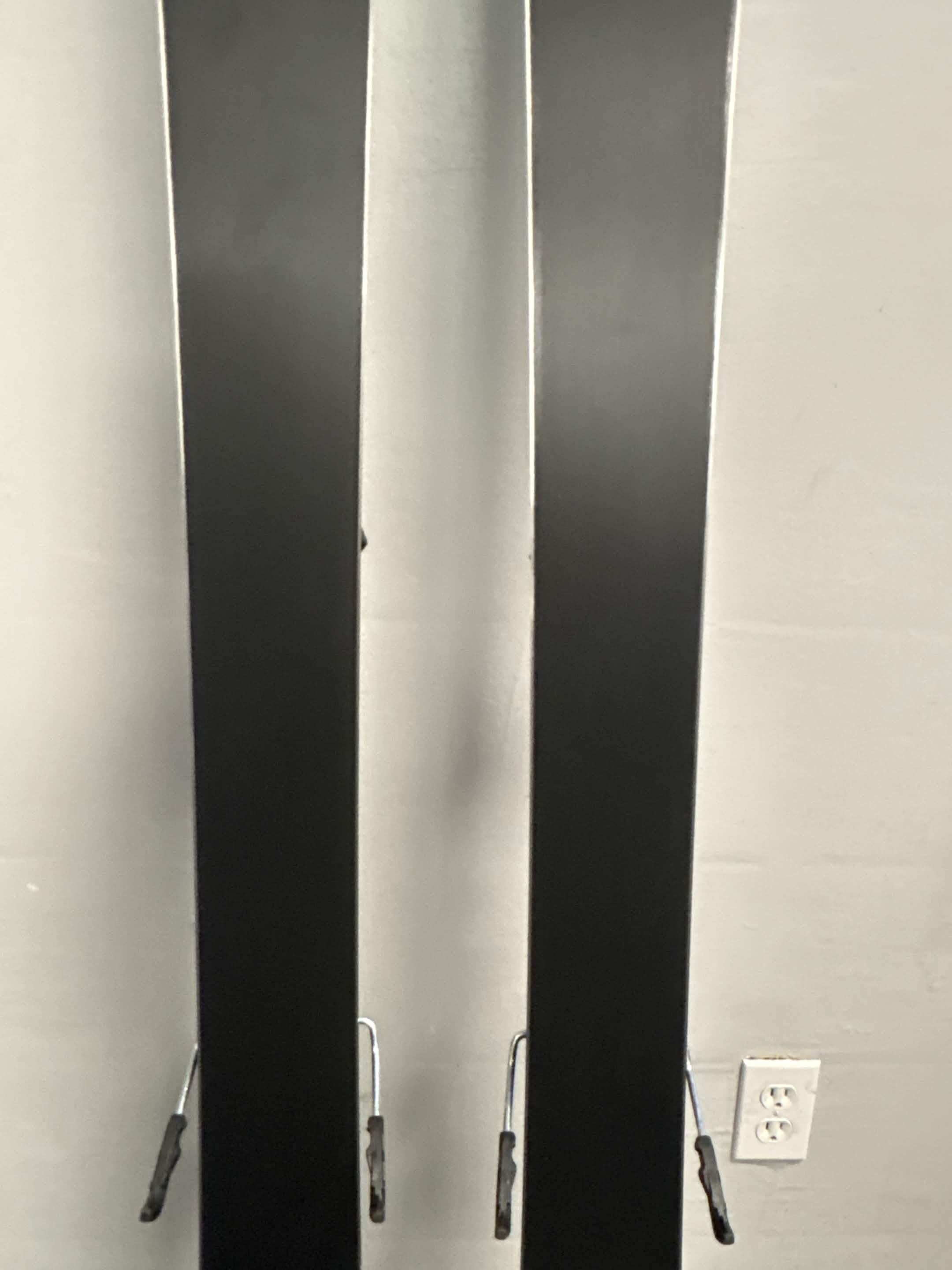 New 2026 Salomon QST 92 Skis w/ Salomon NR M10 GW Demo Binding- 176cm