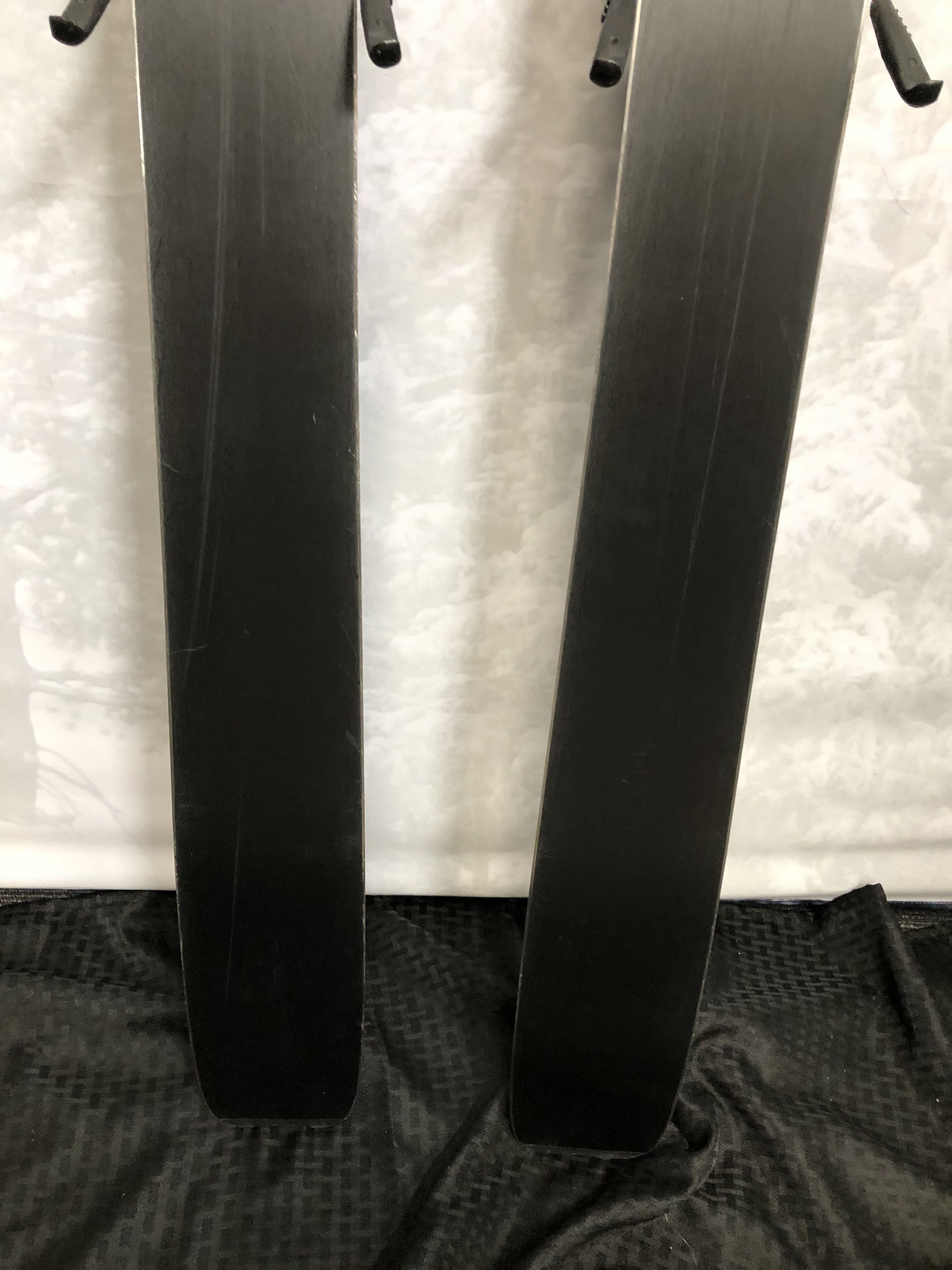 Used 2025 Elan Ripstick 88 - 182cm w/ Elan ELX 11 adjustable GW binding.