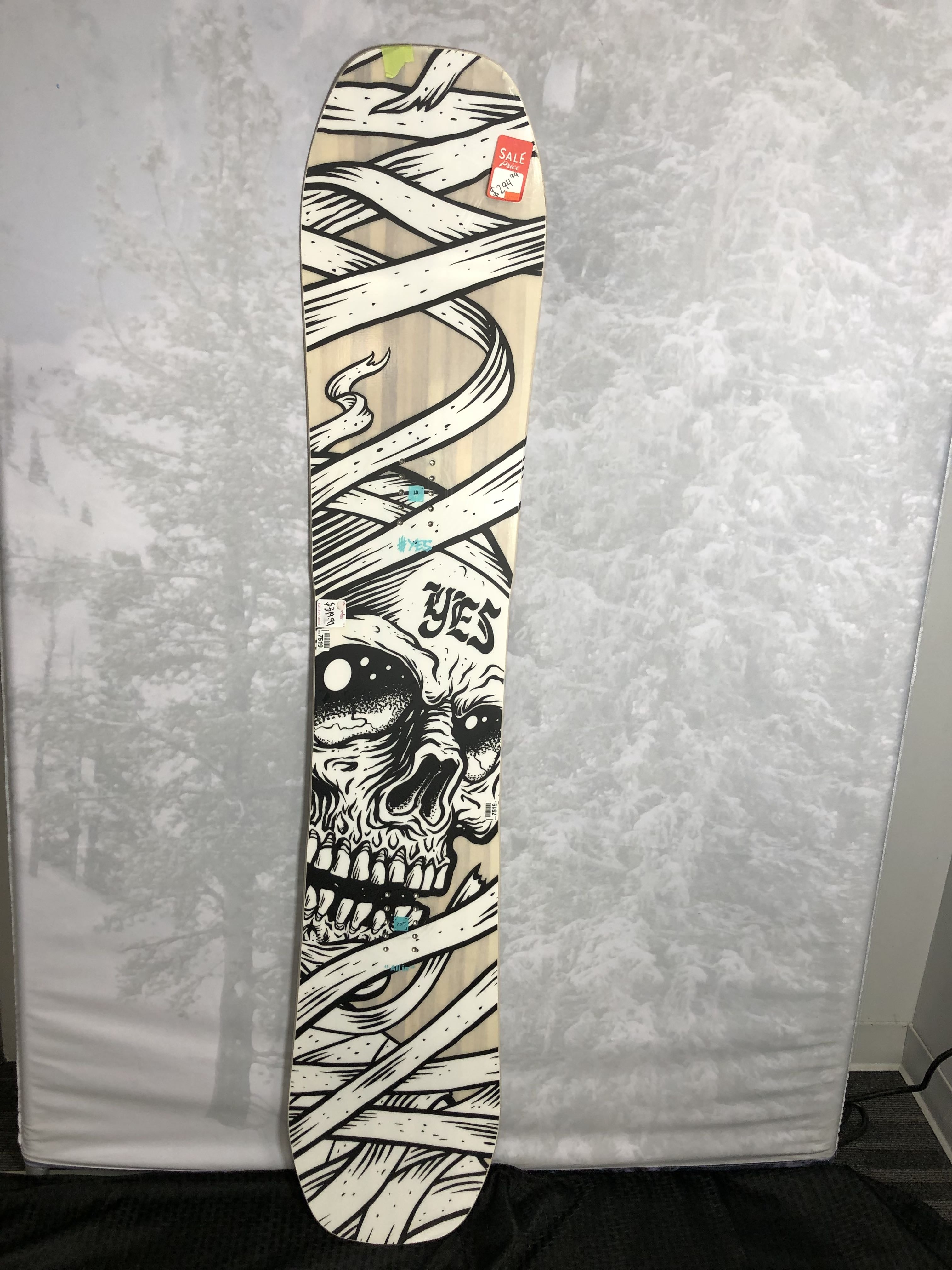 Lightly Used Yes All In 2025 160W CM Snowboard