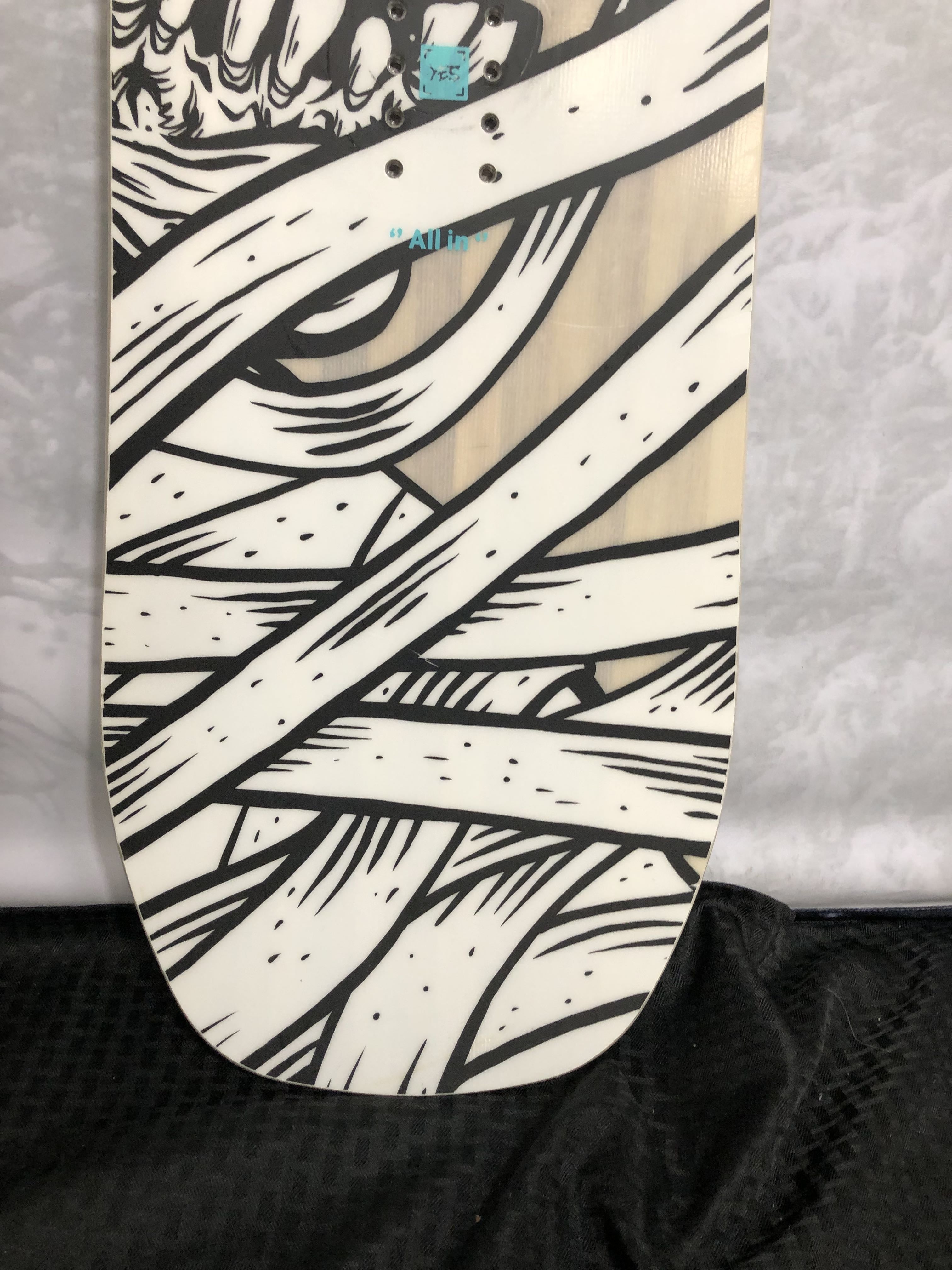 Lightly Used Yes All In 2025 160W CM Snowboard