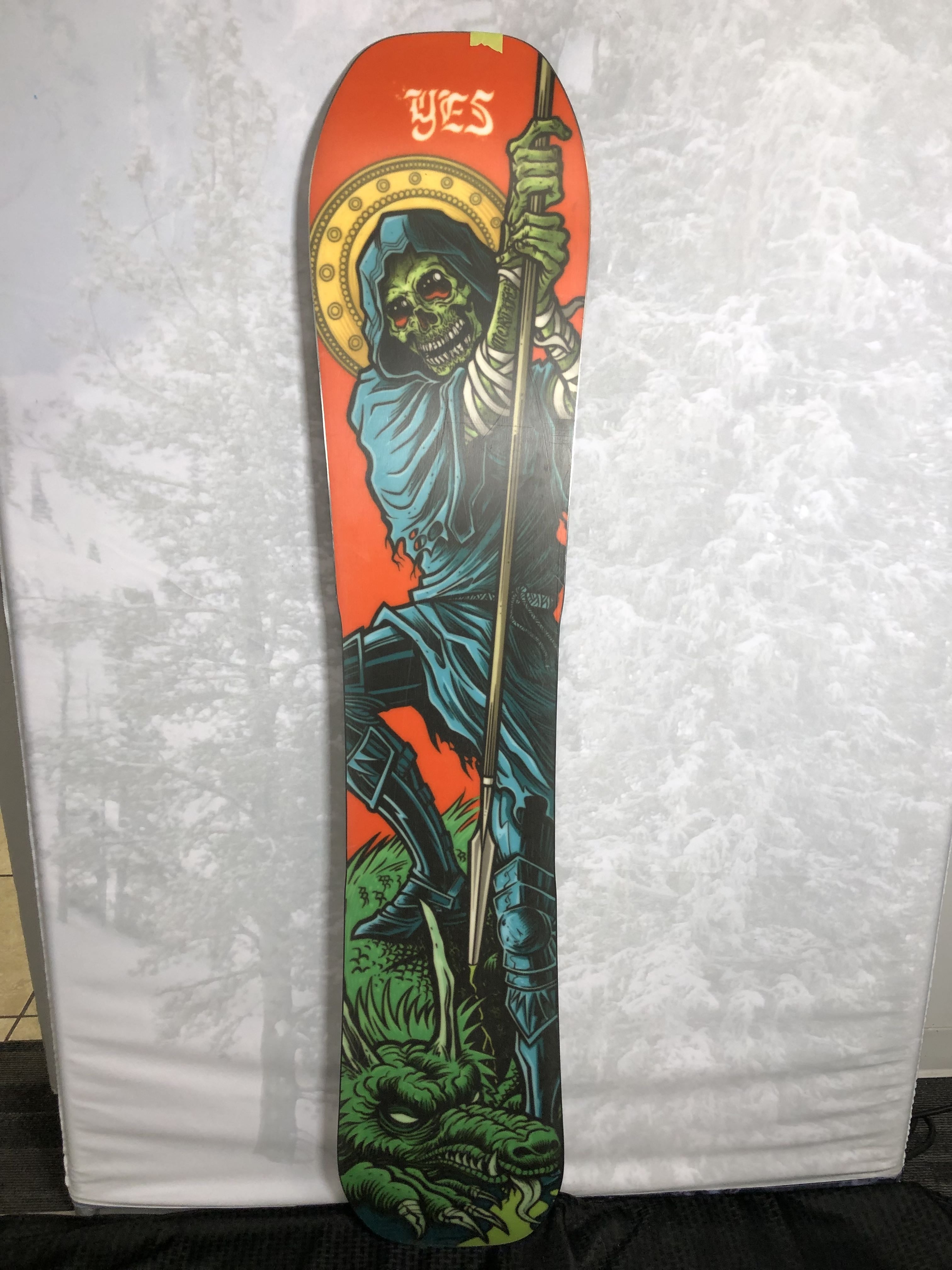 Lightly Used Yes All In 2025 160W CM Snowboard