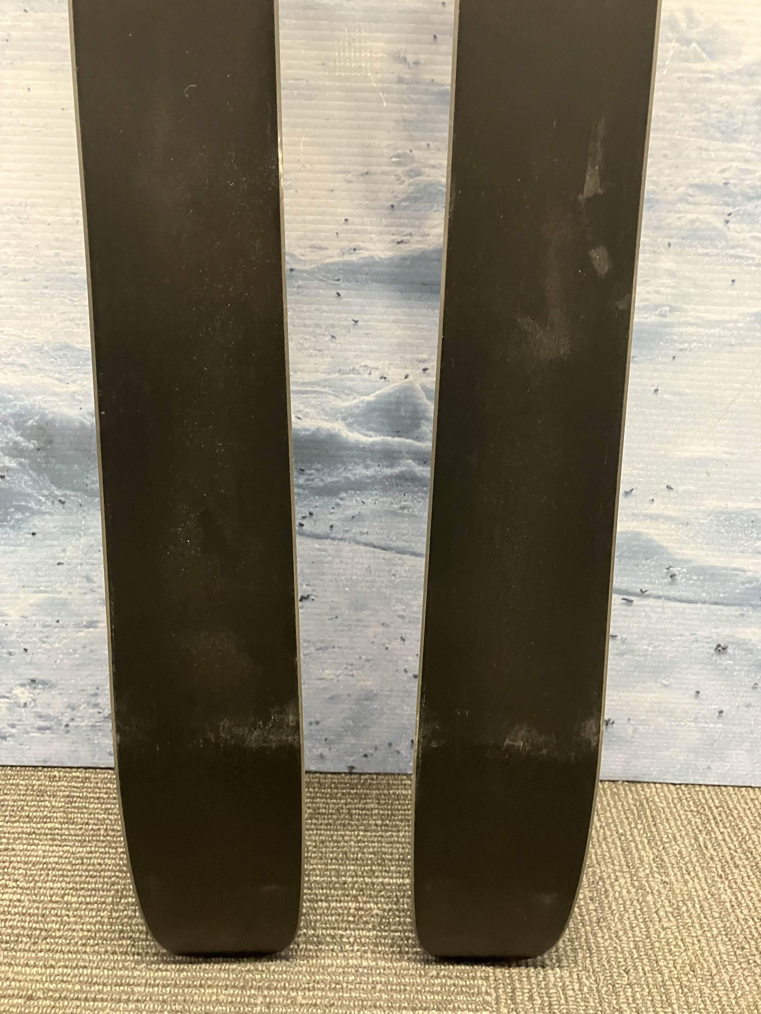 New Armada ARV 94 178cm w/ Armada Strive 11 GW Demo Bindings