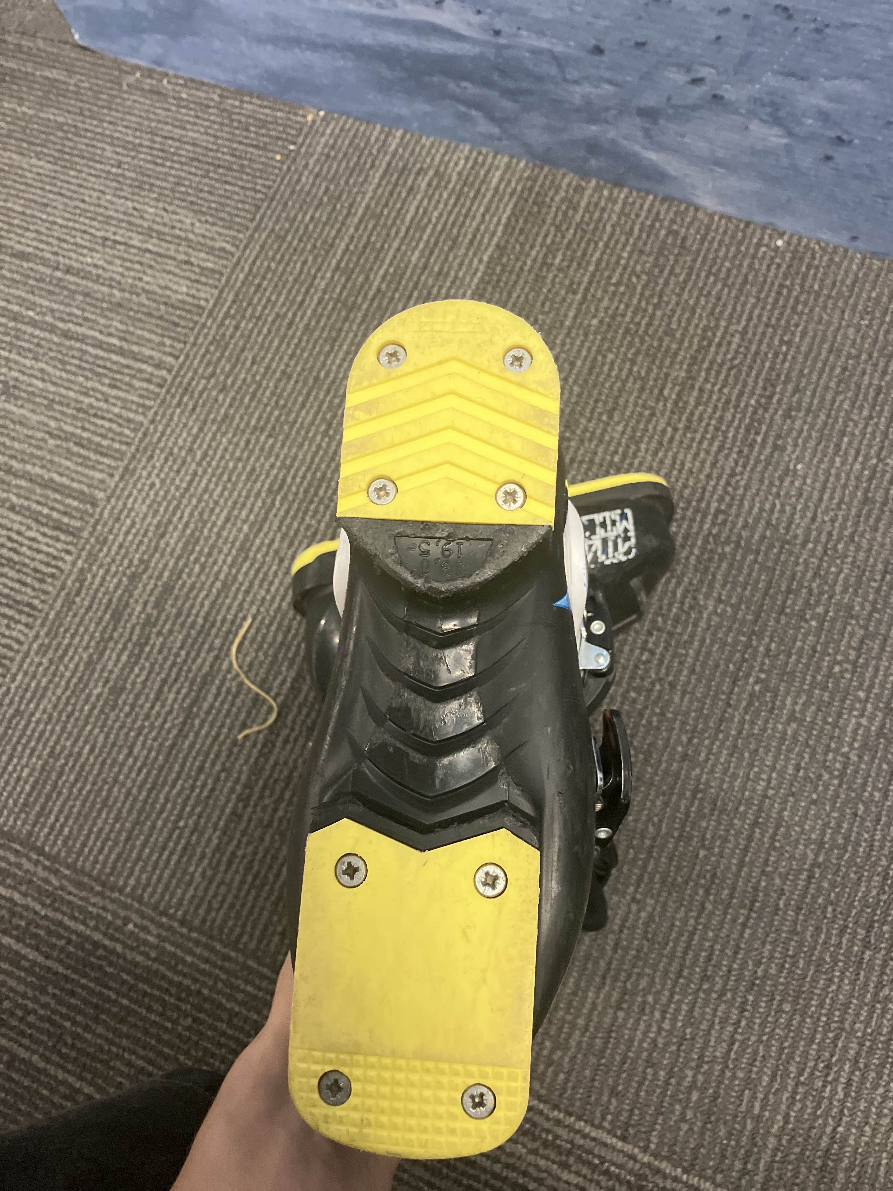 Used Atomic WayMaker JR 2 18/18.5 Ski Boot