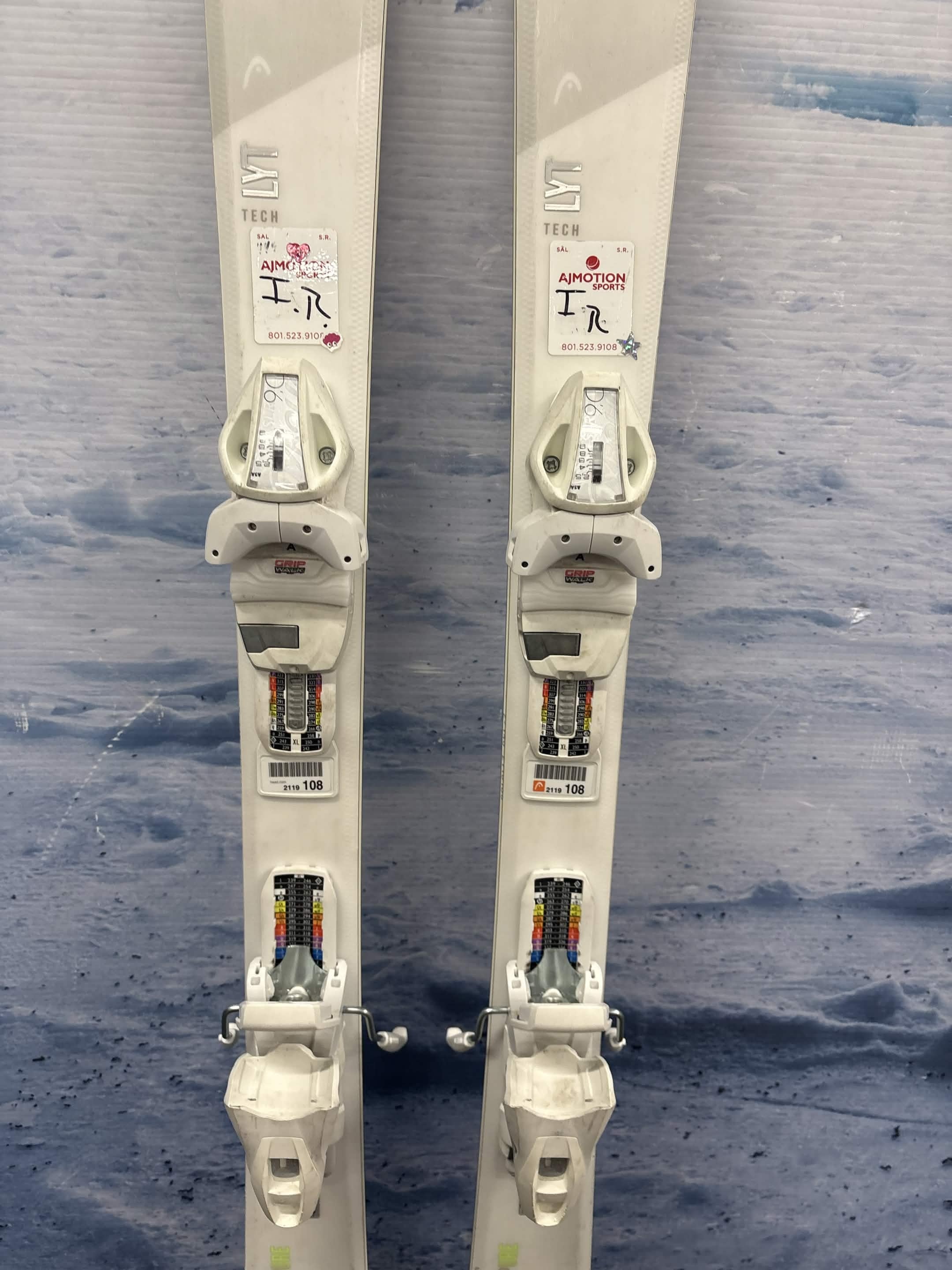 Head Pure Joy White R 148cm Skis w/ TYROLIA SLR 9.0 GW SYS Demo Binding - Used