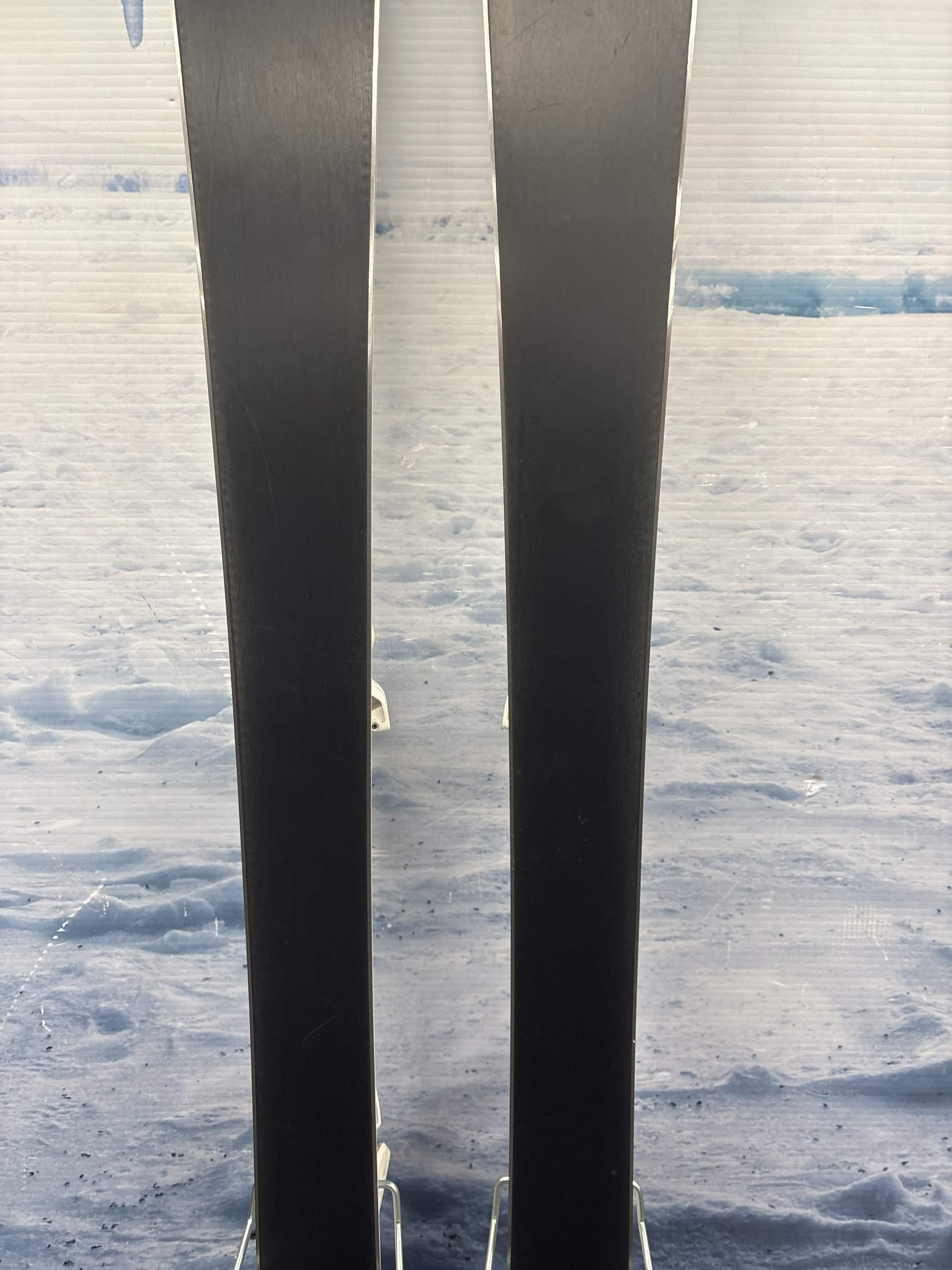 Head Pure Joy White R 148cm Skis w/ TYROLIA SLR 9.0 GW SYS Demo Binding - Used