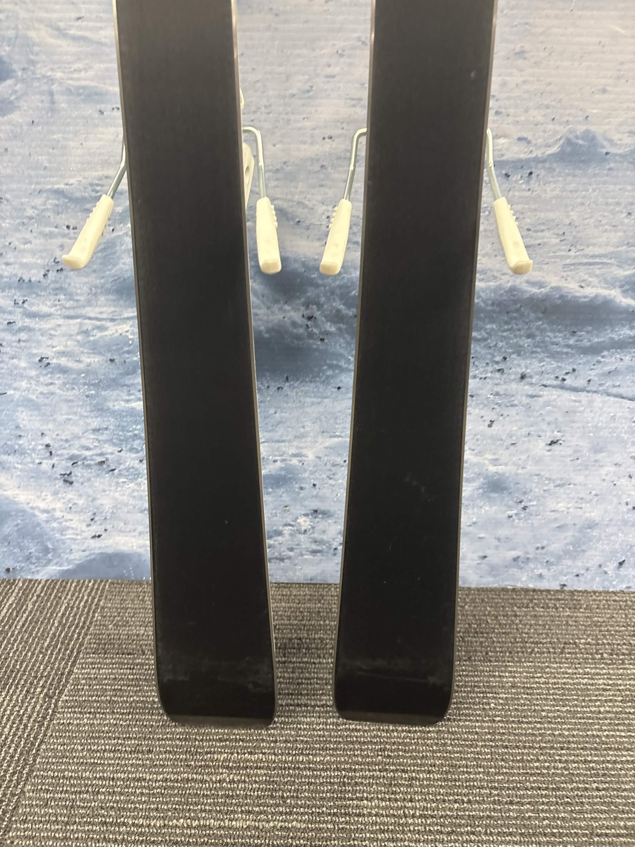 Head Pure Joy White R 148cm Skis w/ TYROLIA SLR 9.0 GW SYS Demo Binding - Used