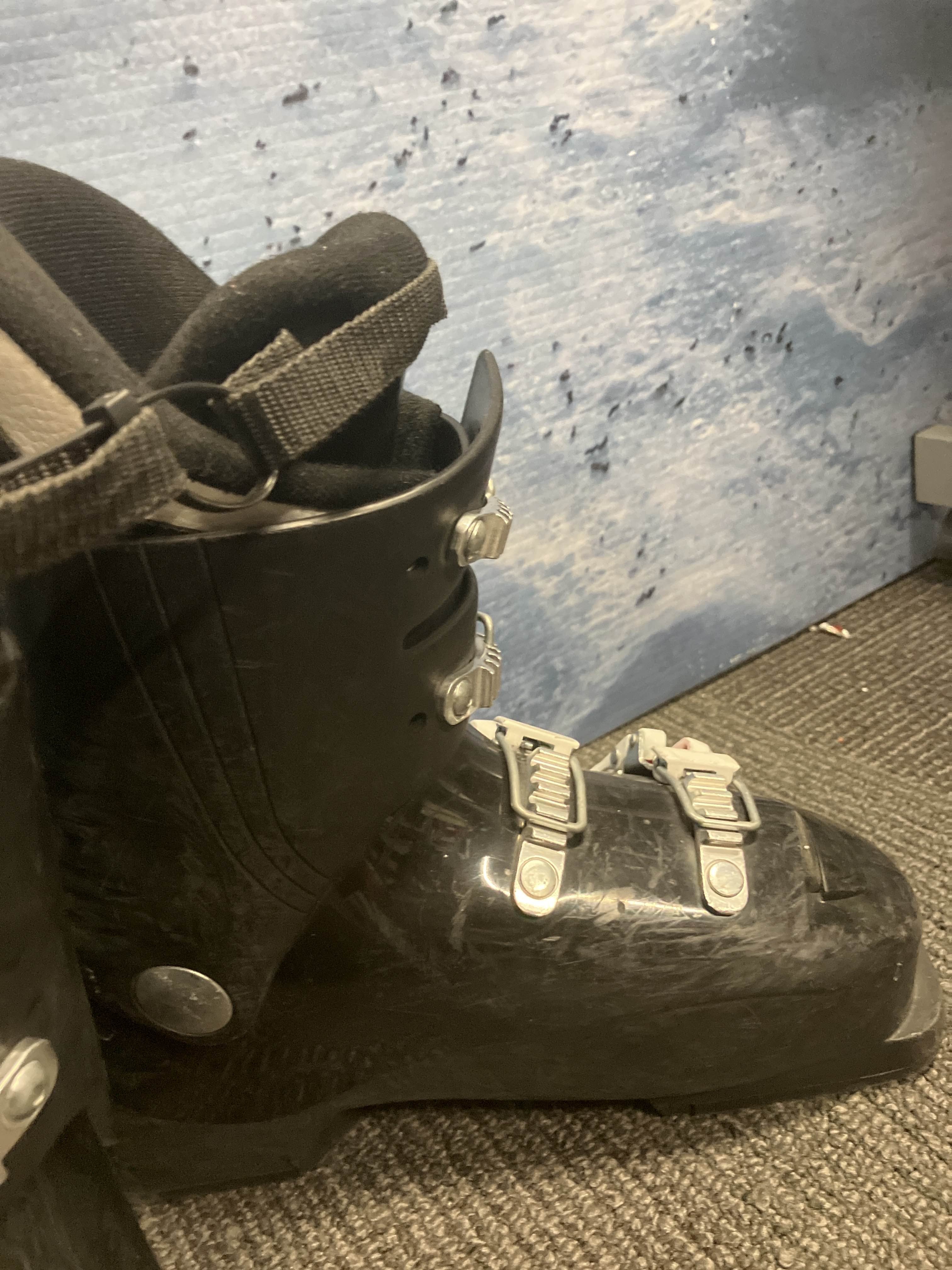 USED Atomic Waymaker Jr 4 24.0 Ski Boot