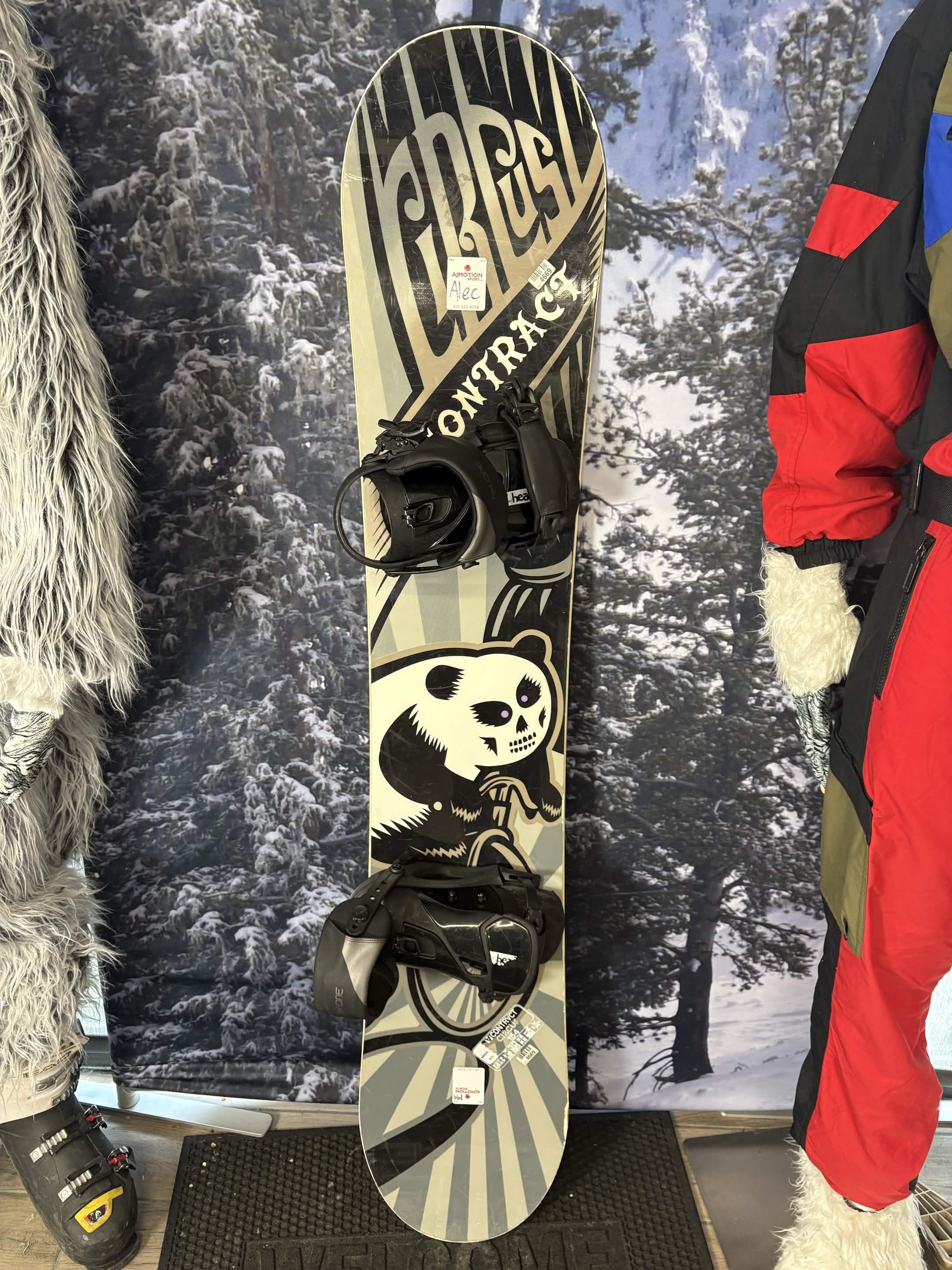 Contract Circus 154cm Snowboard - Used