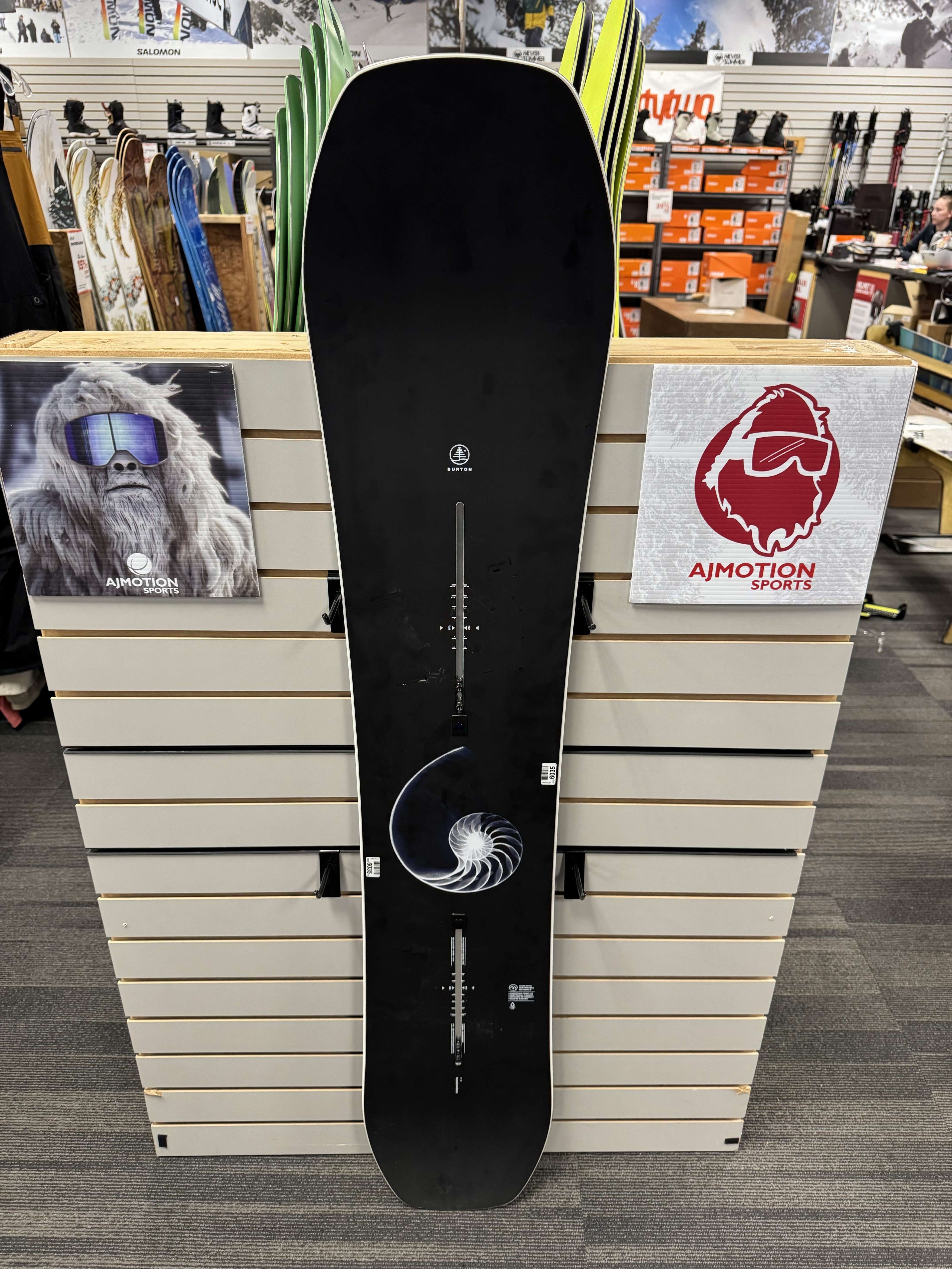 Burton Family Tree: Hometown Hero 144cm Snowboard - Lightly Used (2026)