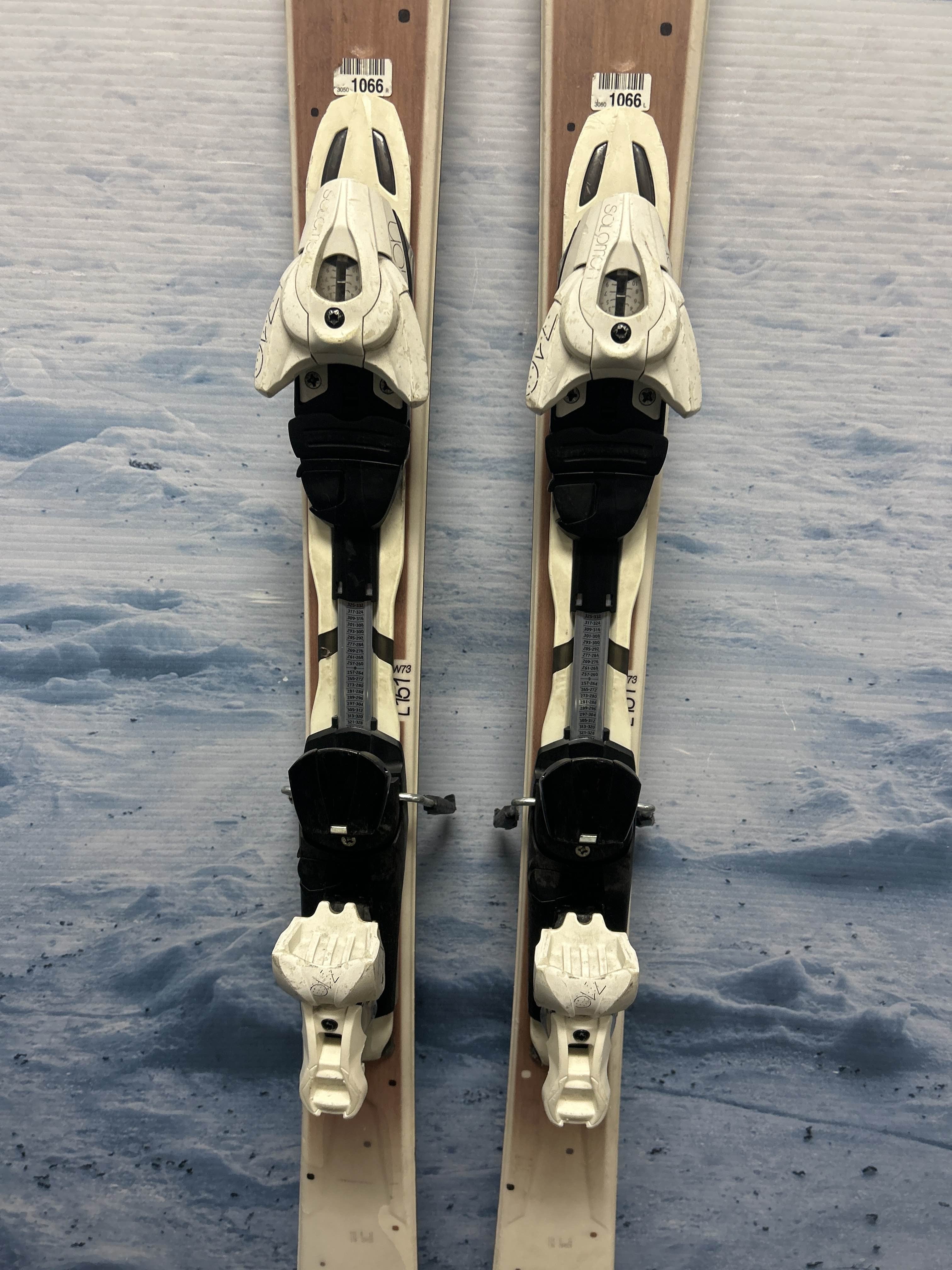 Used Salomon Bamboo 151cm Women Skis w/ Salomon Z10 Demo Binding