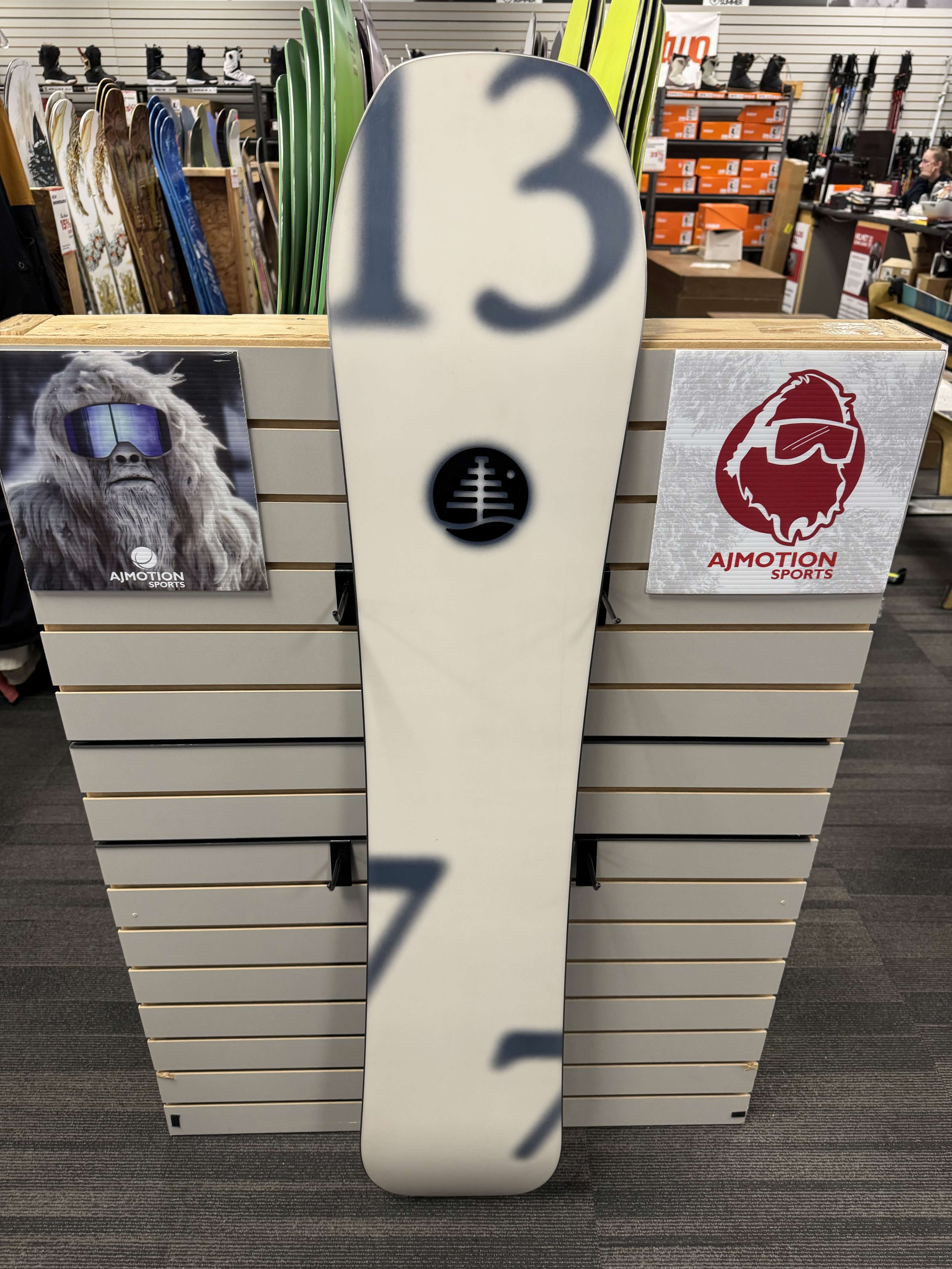 Burton Family Tree: Hometown Hero 144cm Snowboard - Lightly Used (2026)