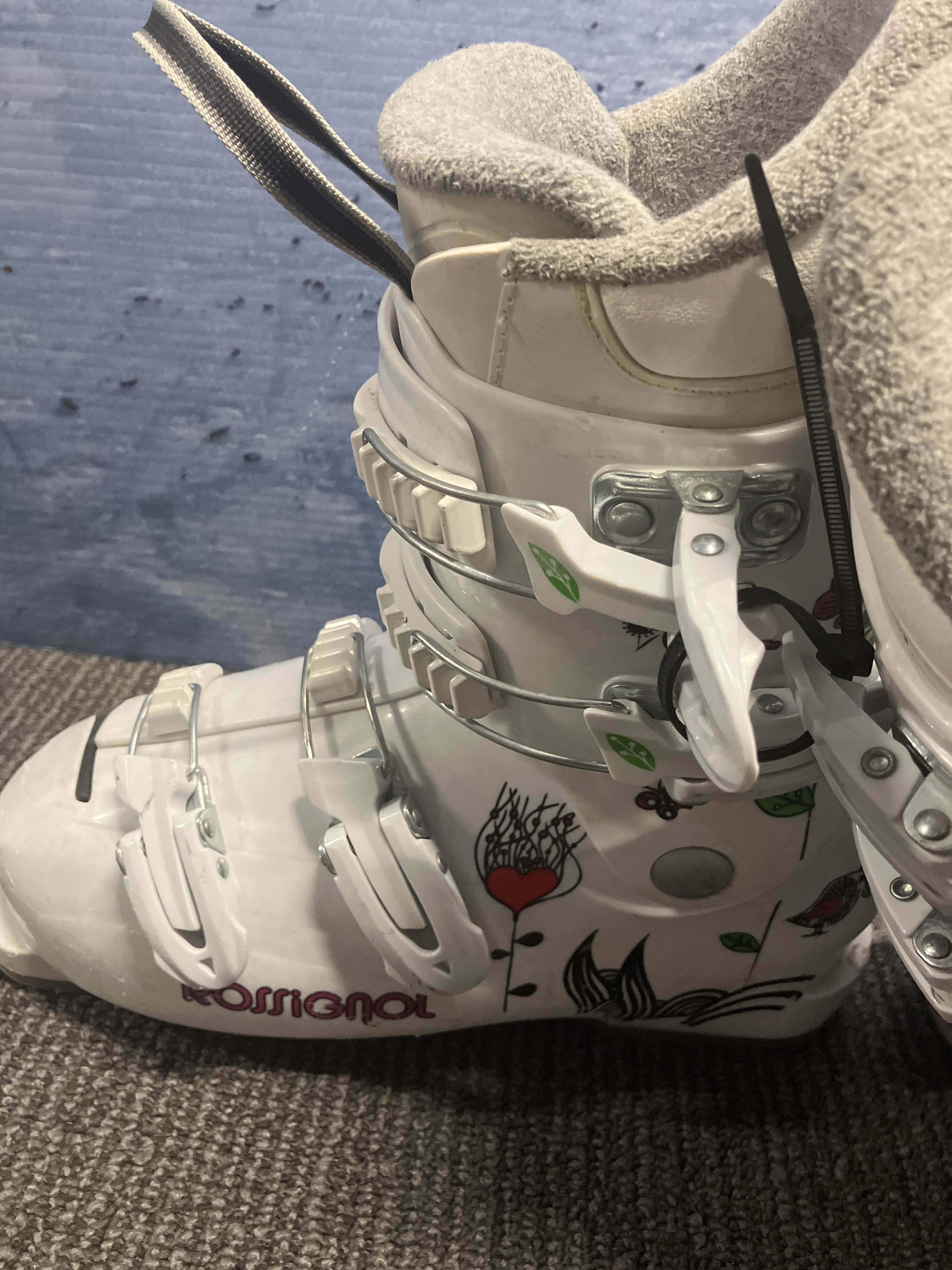 USED Rossignol Fun Girl 24.5 Ski Boot