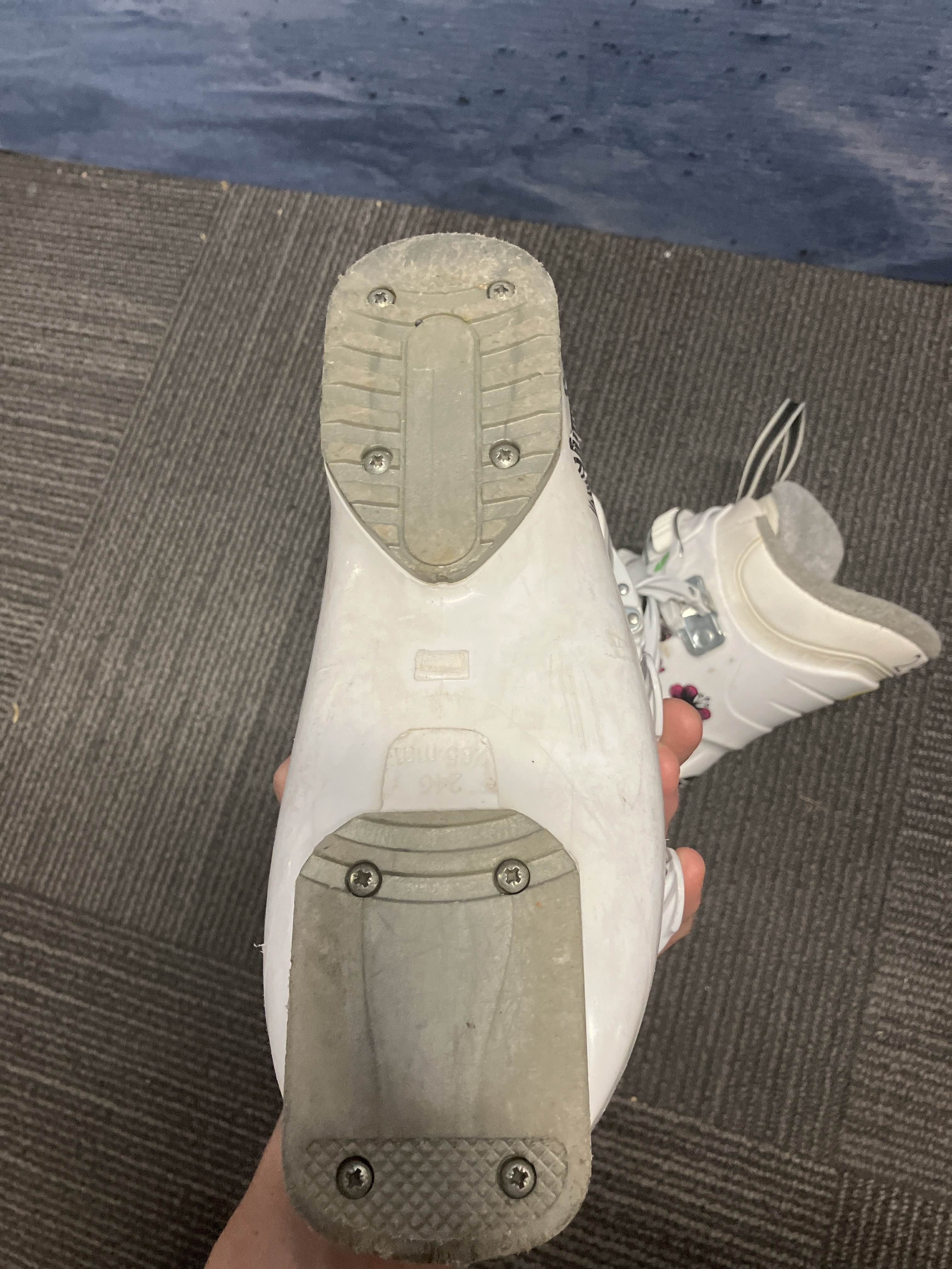 USED Rossignol Fun Girl 24.5 Ski Boot