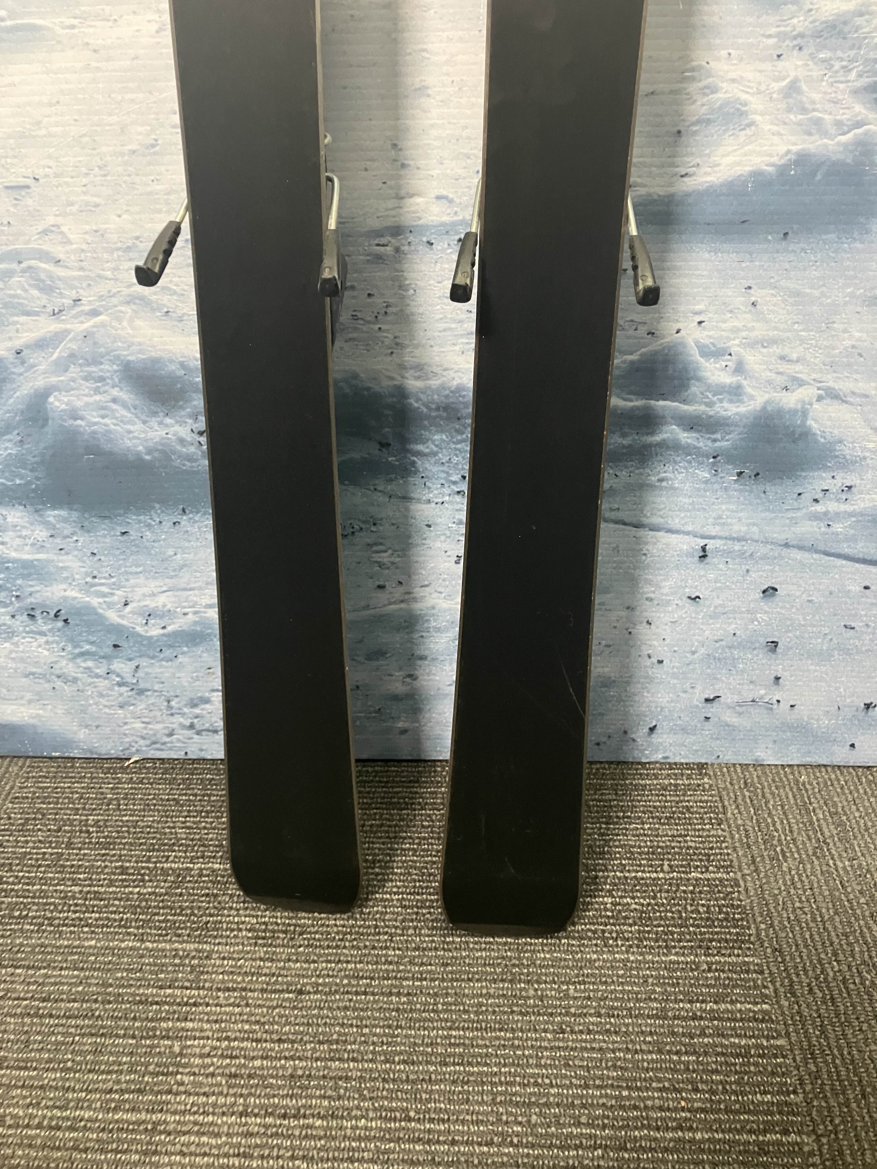 Used Elan Exar Youth Ski w/ Tyrolia Esp 4.5 Demo Bindings - 130CM