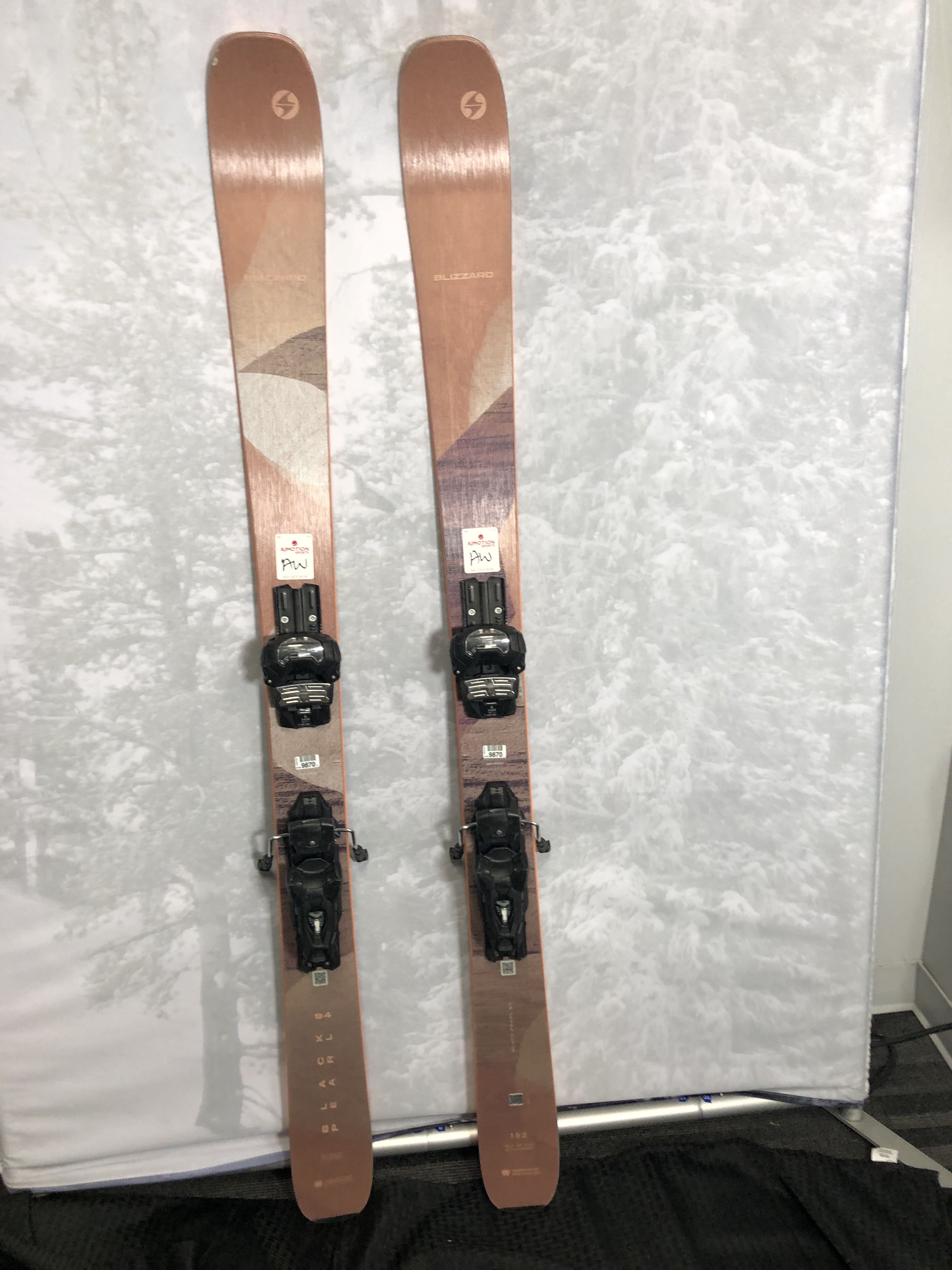 Used 2025 Blizzard Black Pearl 94 skis- 152cm w/Tyrollia Attack 11 MN binding