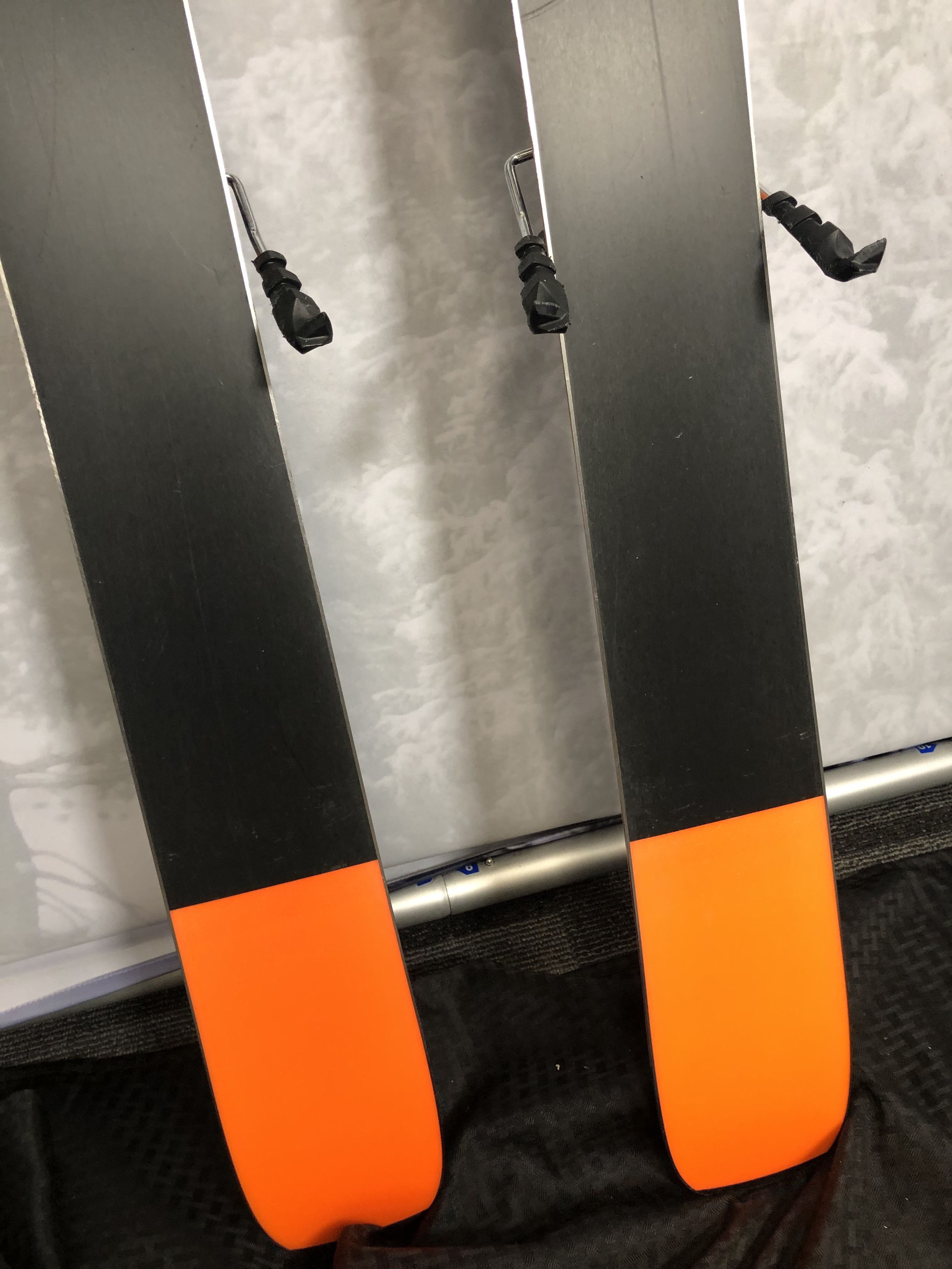 Used 2025 Blizzard Black Pearl 94 skis- 152cm w/Tyrollia Attack 11 MN binding