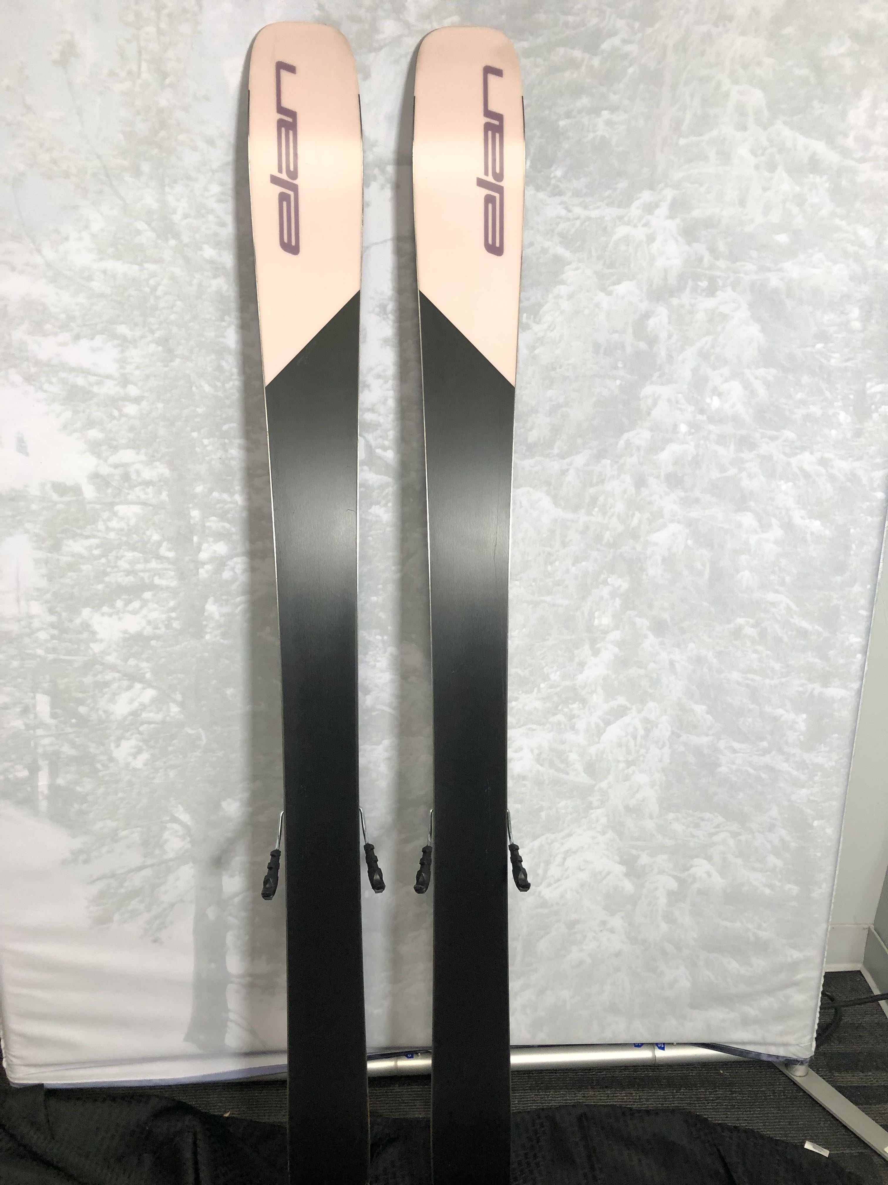 Used 2025 Women's Elan Ripstick 94 - 154 cm w/ Tyrollia Attack MN bindings.