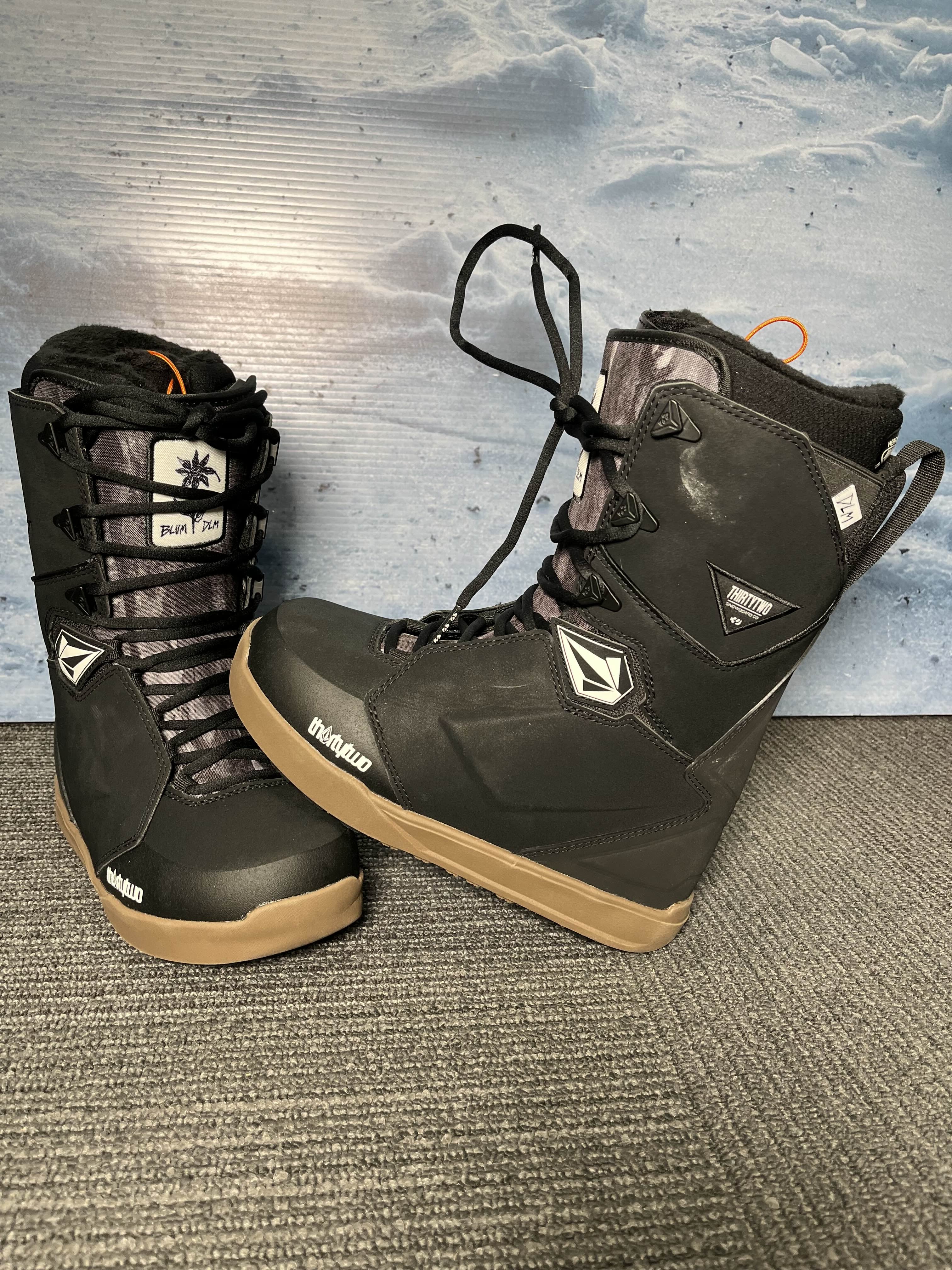 ThirtyTwo Women's Lashed X Volcom Snowboard Boots Size 24.5MP