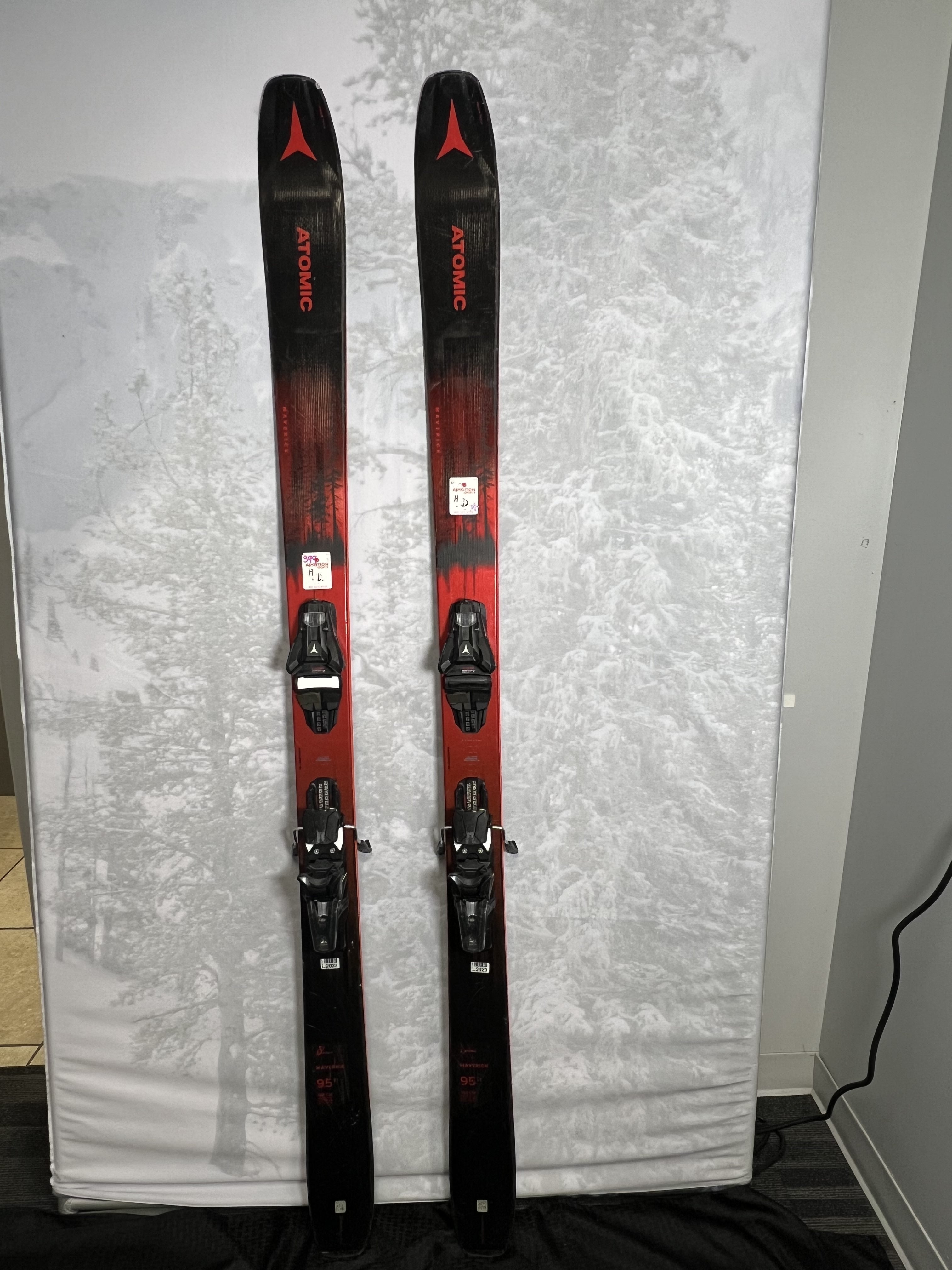 Used Atomic Maverick Skis 95 188 cm 2024 w/ Atomic Strive 13 GW Demo Bindings