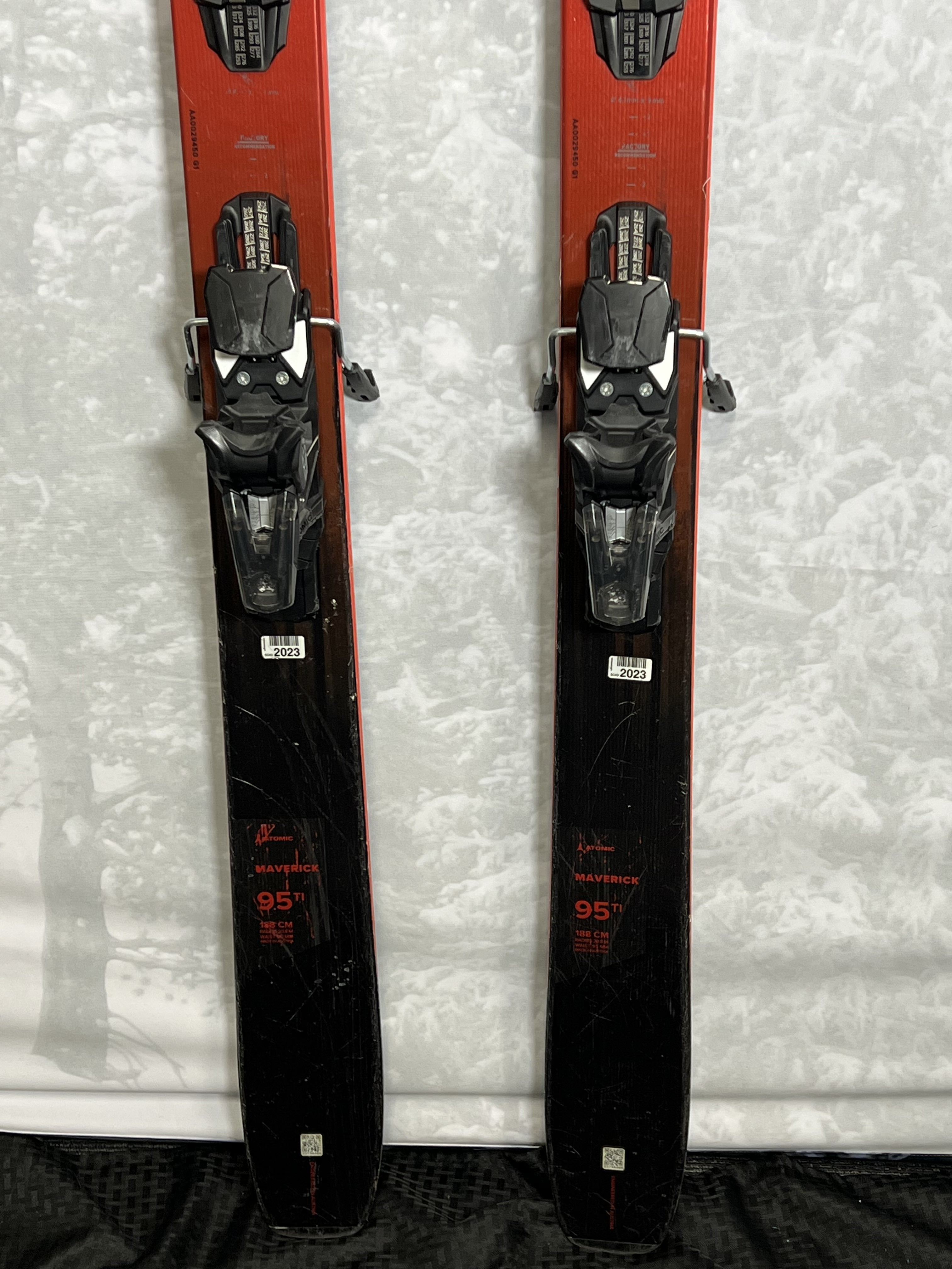 Used Atomic Maverick Skis 95 188 cm 2024 w/ Atomic Strive 13 GW Demo Bindings