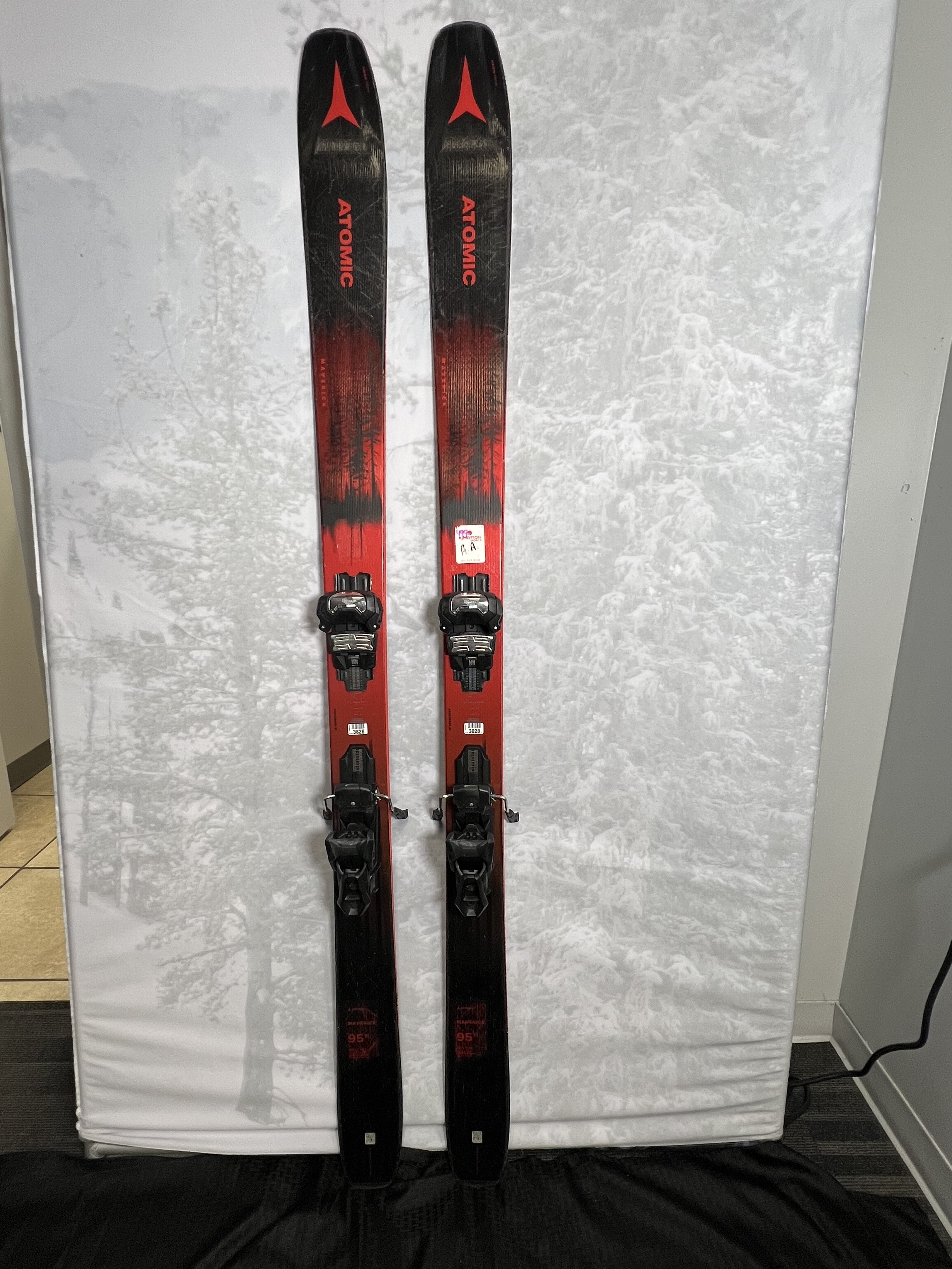 Used Atomic Maverick Skis 95 180 cm 2024 w/ Tyrolia Attack 14 Demo Bindings