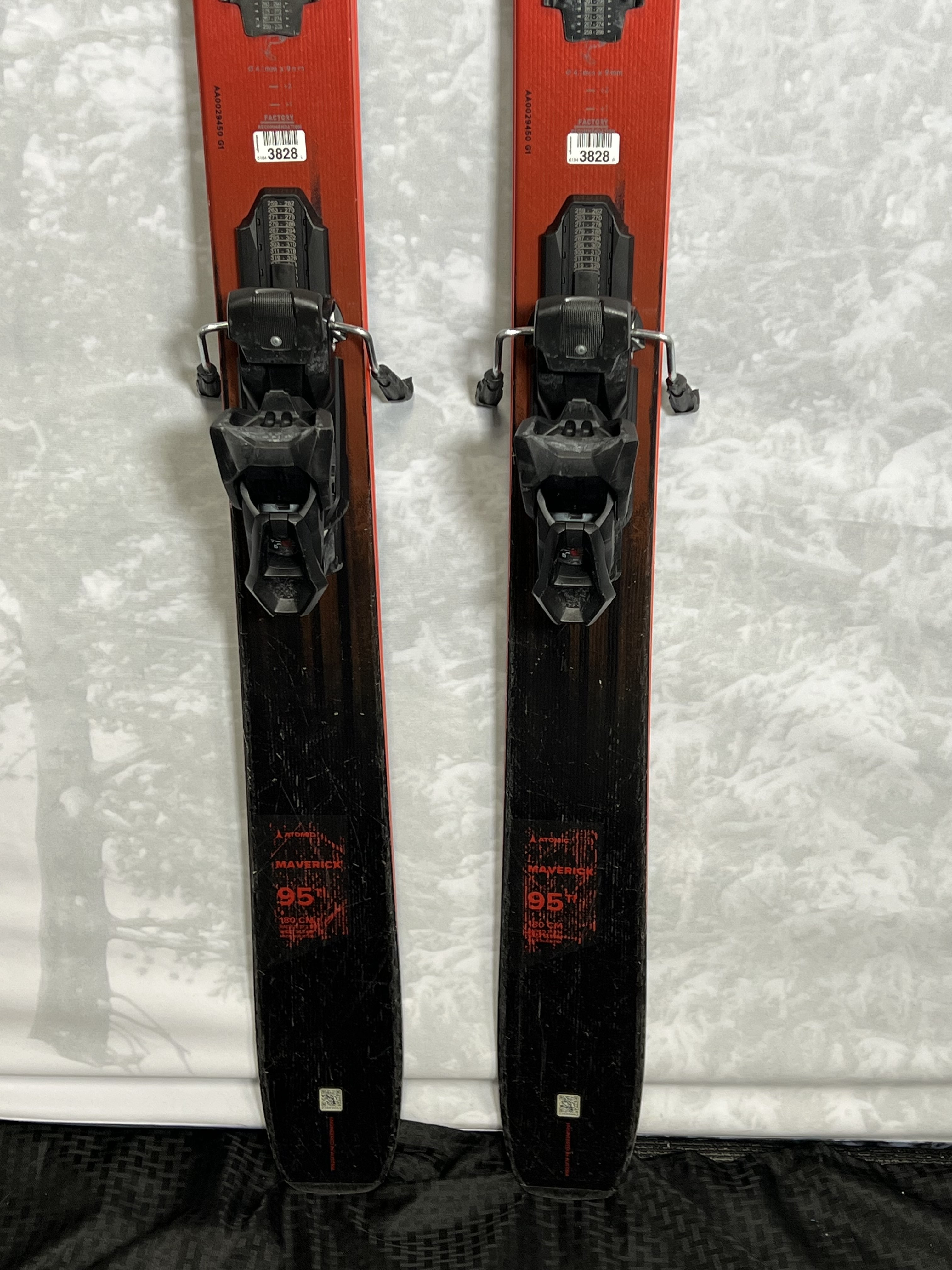Used Atomic Maverick Skis 95 180 cm 2024 w/ Tyrolia Attack 14 Demo Bindings