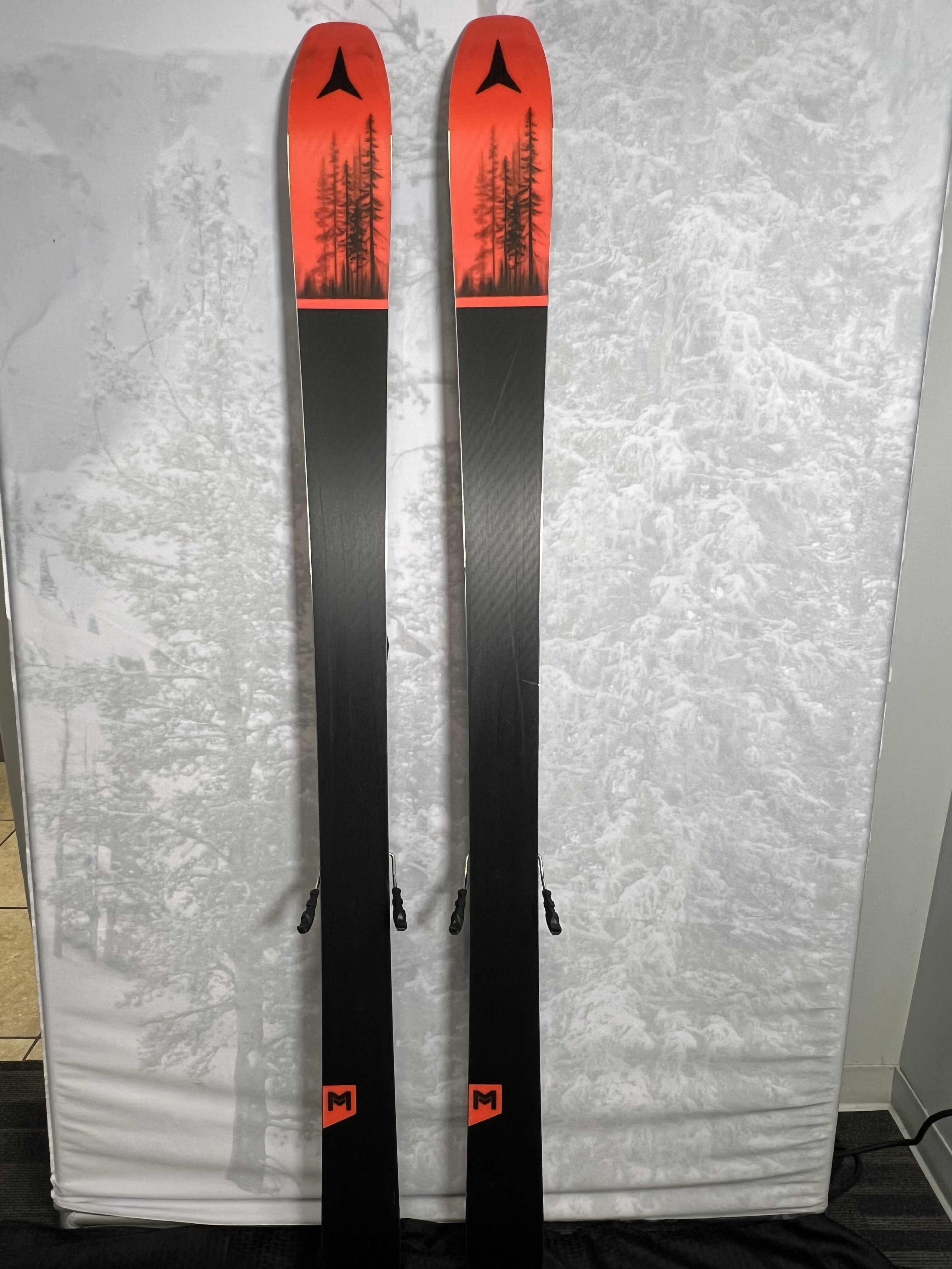 Used Atomic Maverick Skis 95 180 cm 2024 w/ Tyrolia Attack 14 Demo Bindings