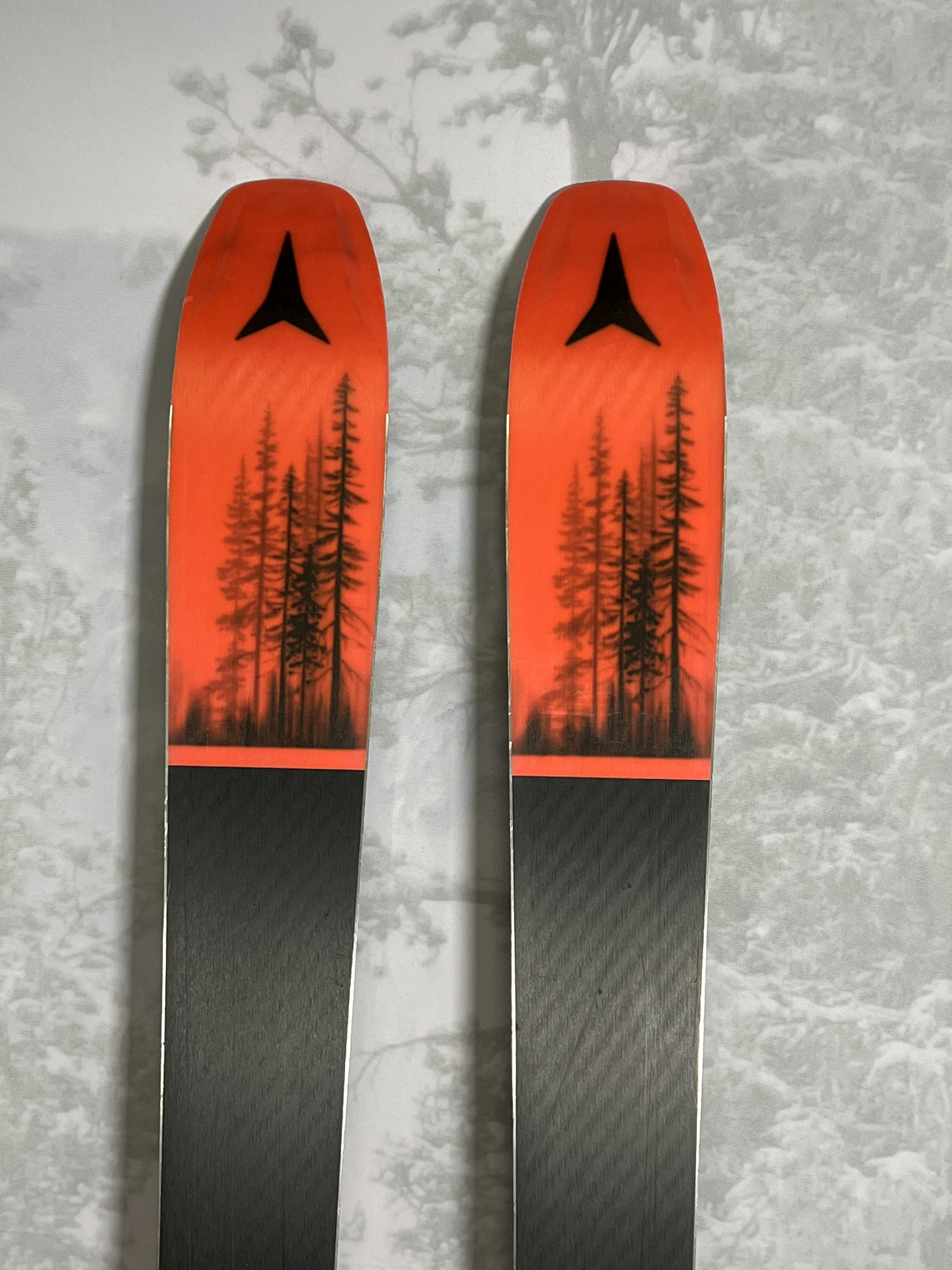 Used Atomic Maverick Skis 95 180 cm 2024 w/ Tyrolia Attack 14 Demo Bindings
