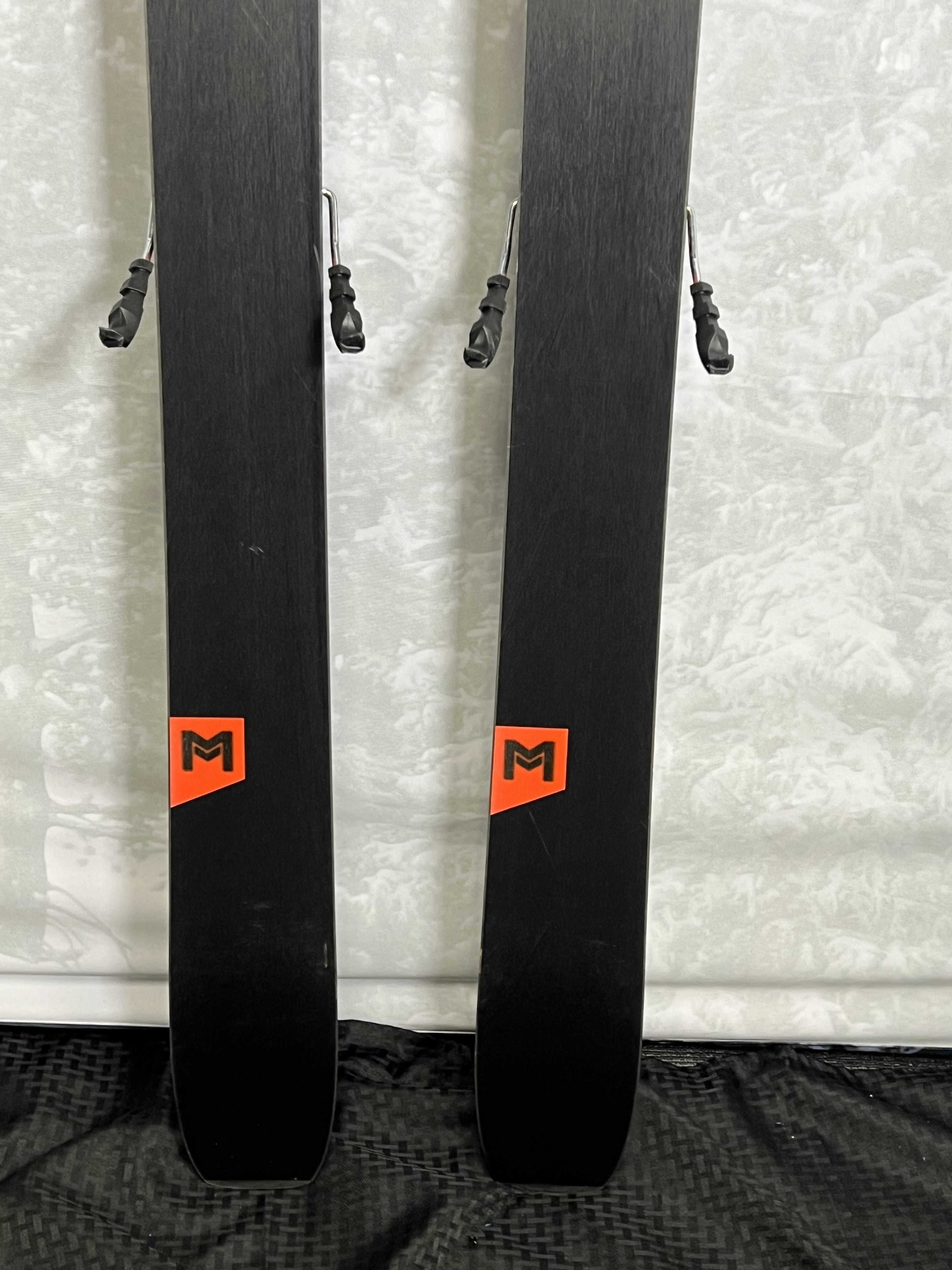 Used Atomic Maverick Skis 95 180 cm 2024 w/ Tyrolia Attack 14 Demo Bindings