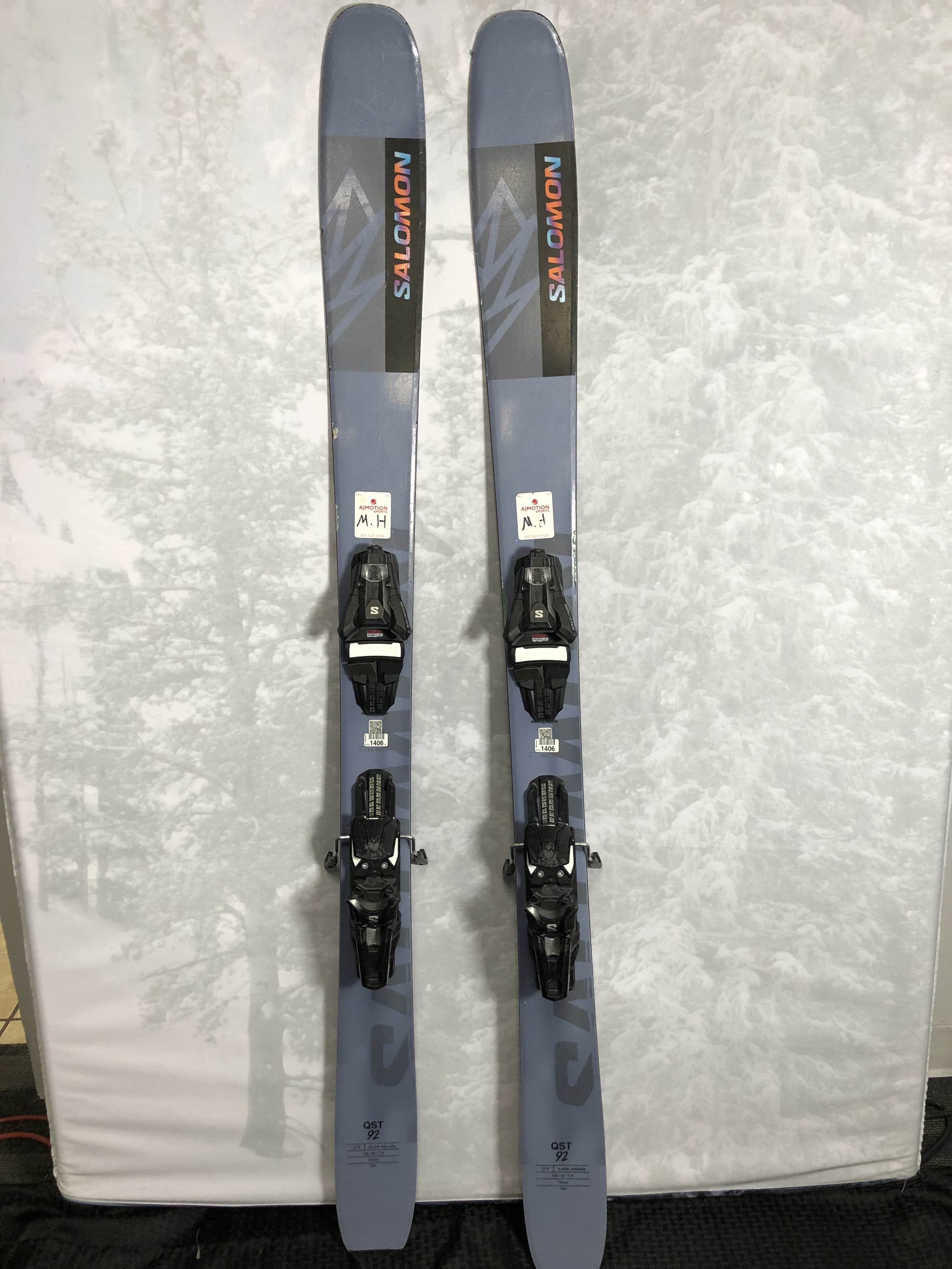 Used 2024 Salomon QST 92 160cm w/ Salomon Strive 11 Adjustable GW Bindings
