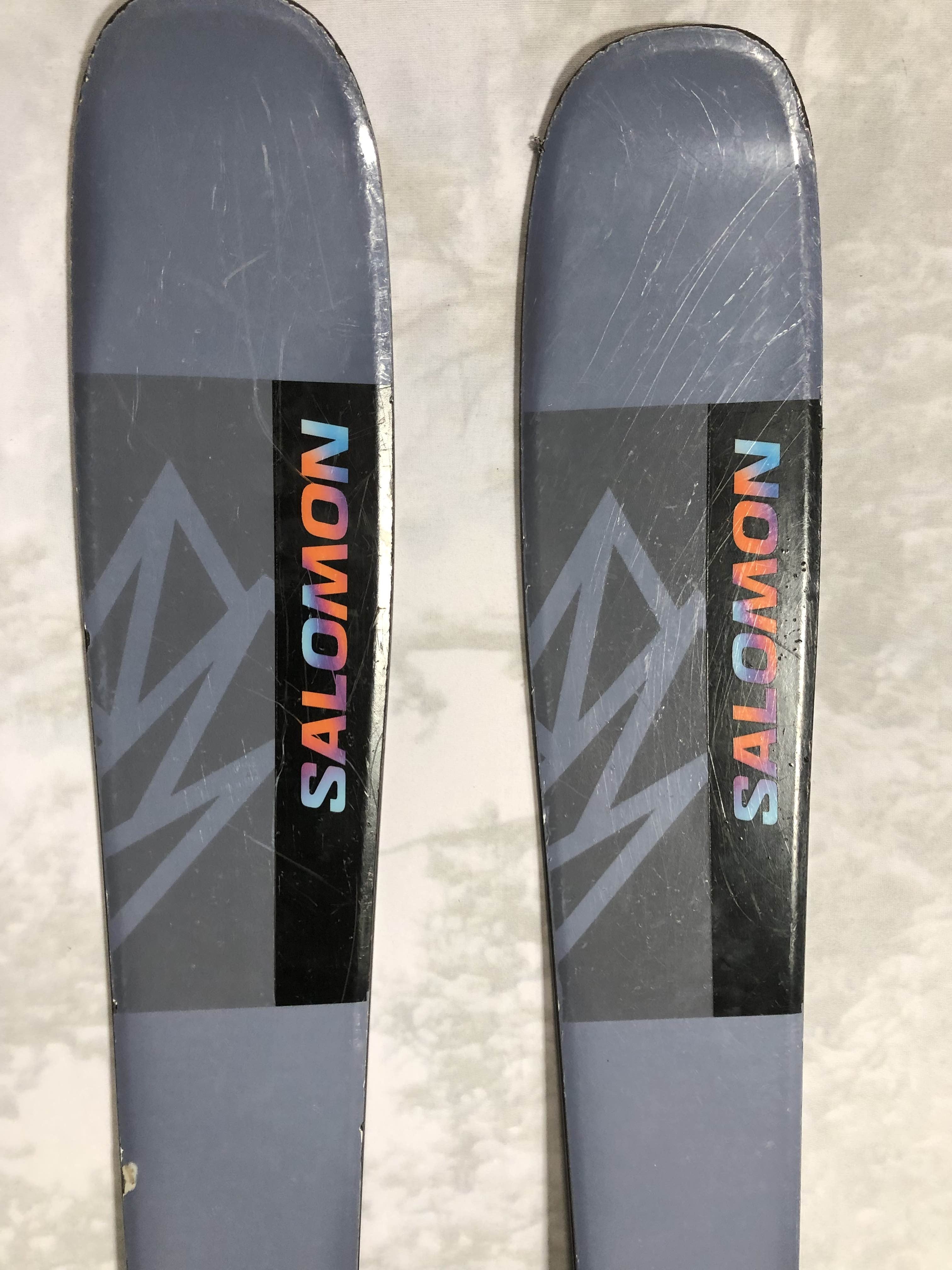 Used 2024 Salomon QST 92 160cm w/ Salomon Strive 11 Adjustable GW Bindings