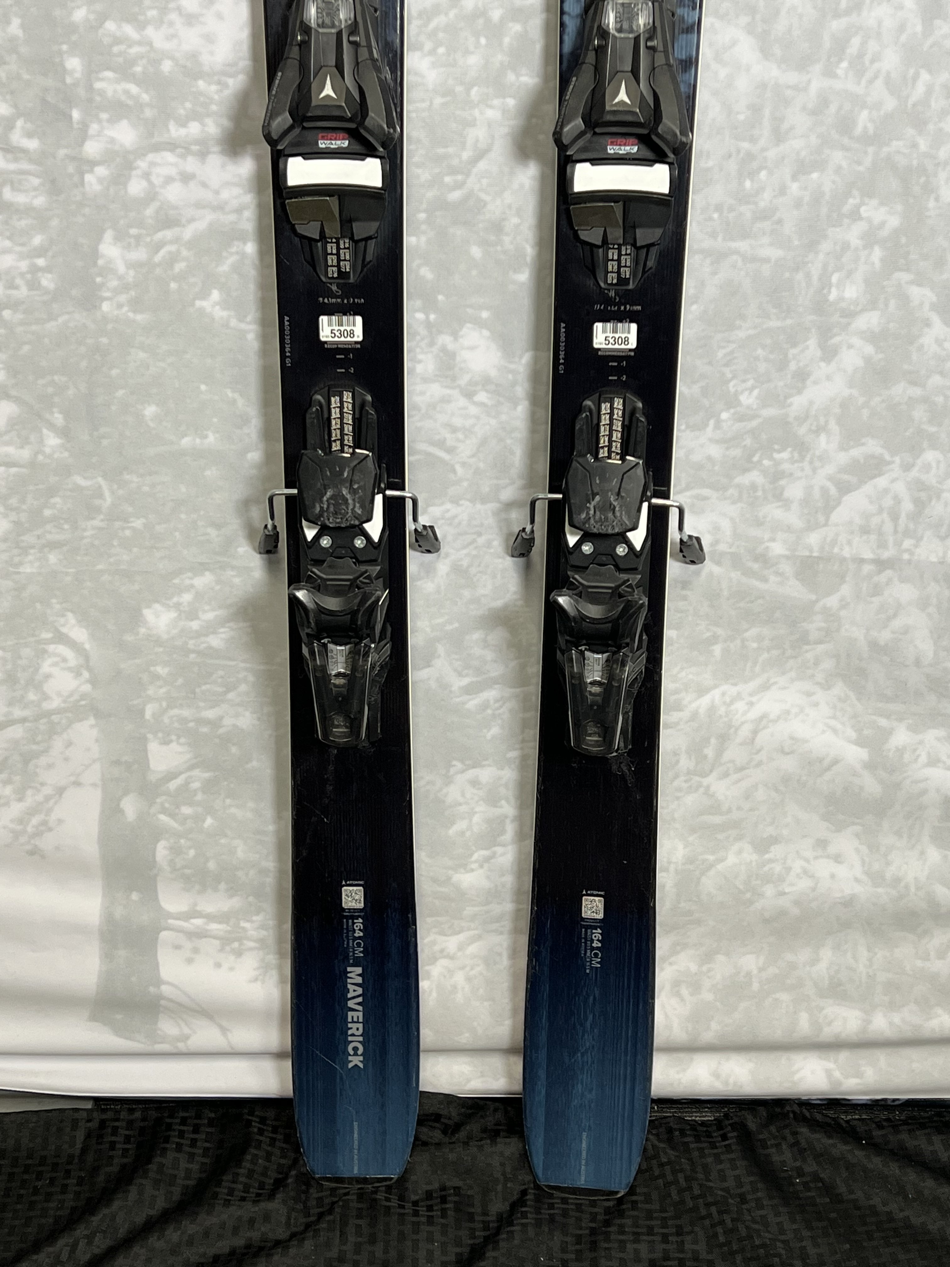 Used Atomic Maverick Skis 95 164 cm 2025 w/ Atomic Strive 13 GW Demo Bindings