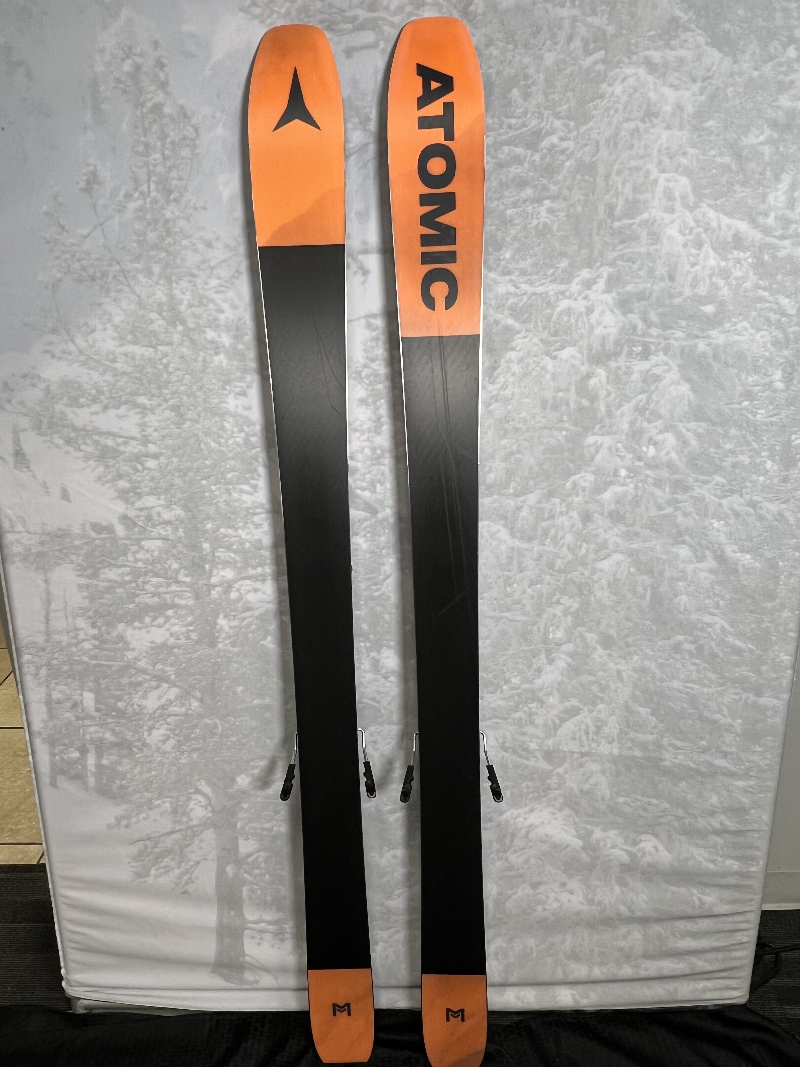 Used Atomic Maverick Skis 95 164 cm 2025 w/ Atomic Strive 13 GW Demo Bindings