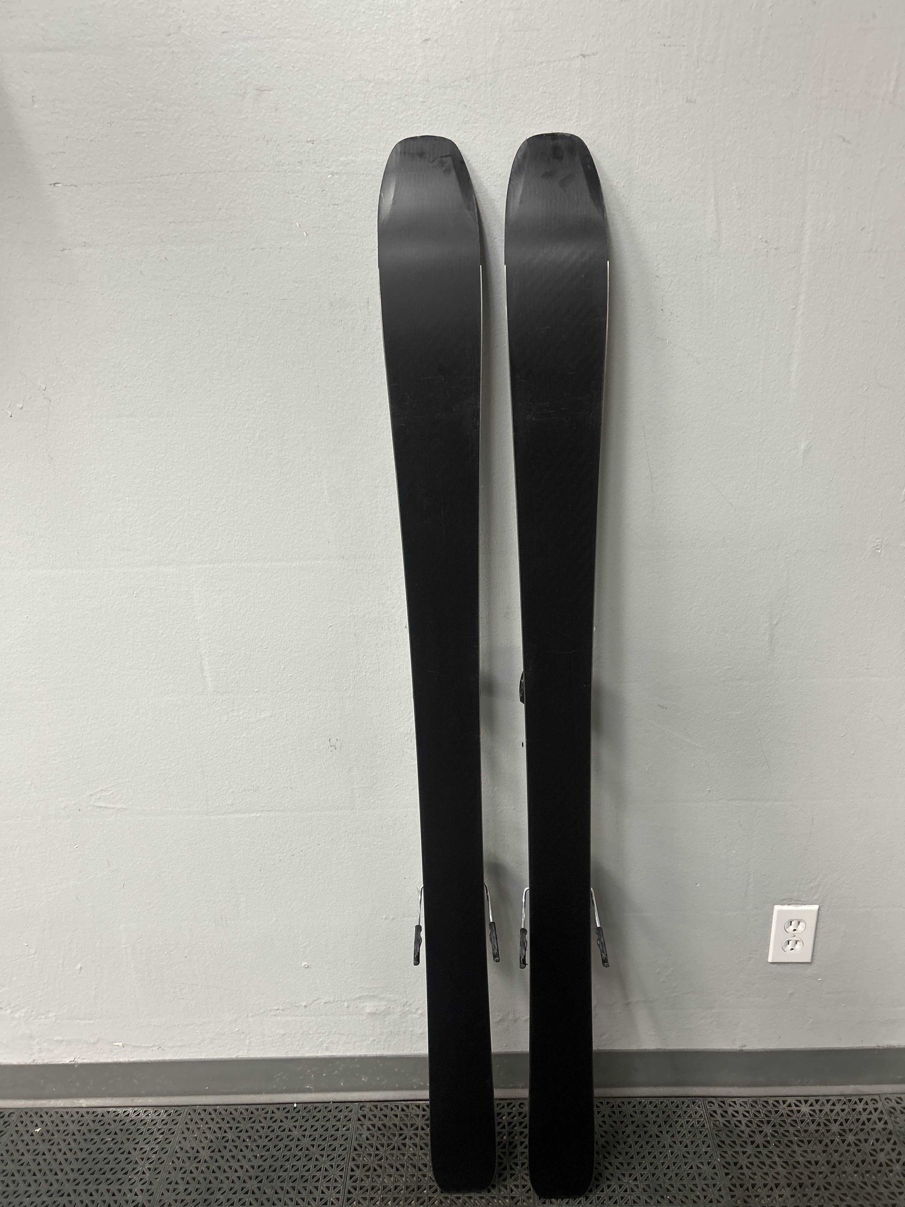 Used Atomic Maven 86 C 153cm Skis w/ Atomic Warden 11 Demo Binding