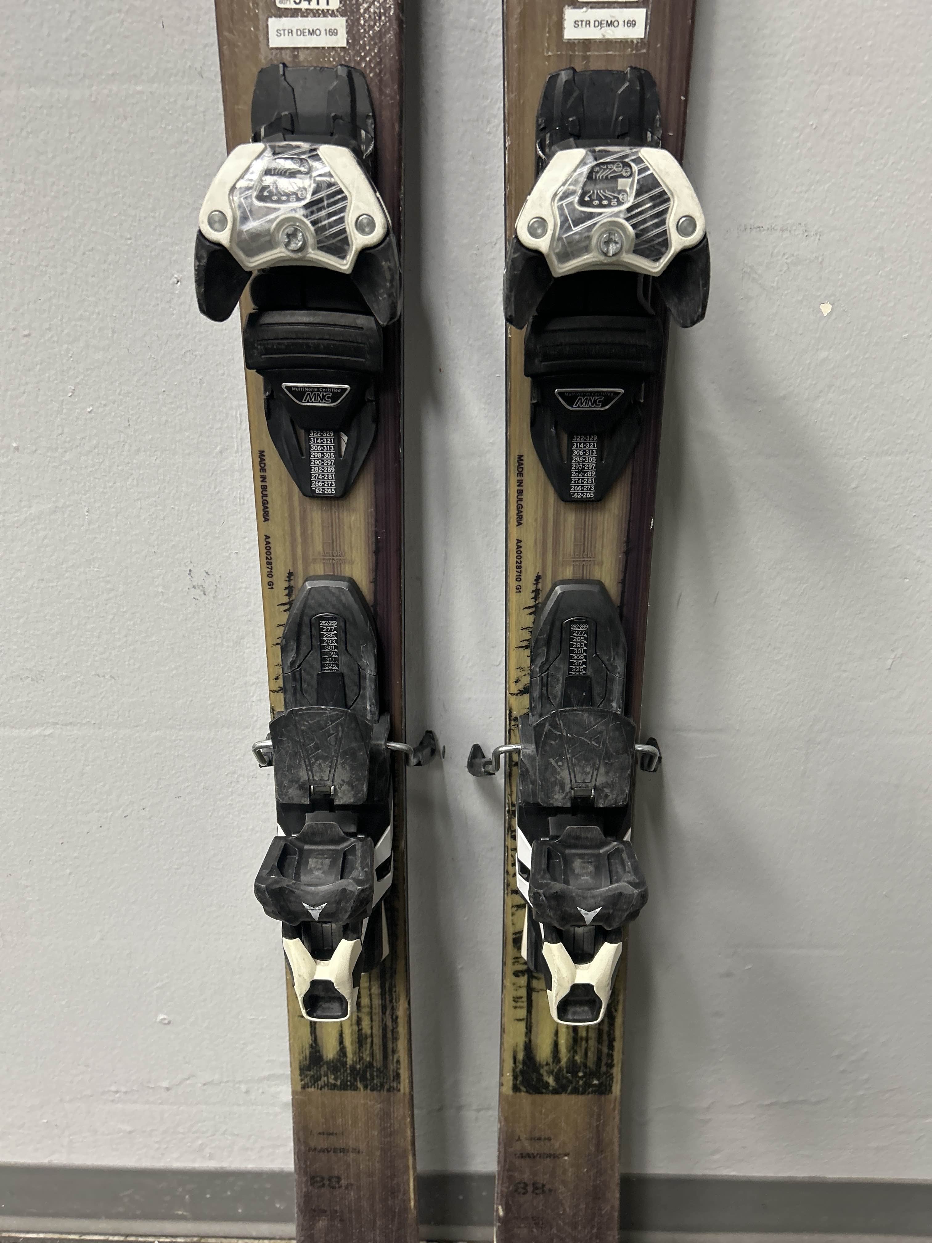 Heavily Used Atomic Maverick 88Ti 169cm Skis w/ Atomic Warden 13 Demo Binding