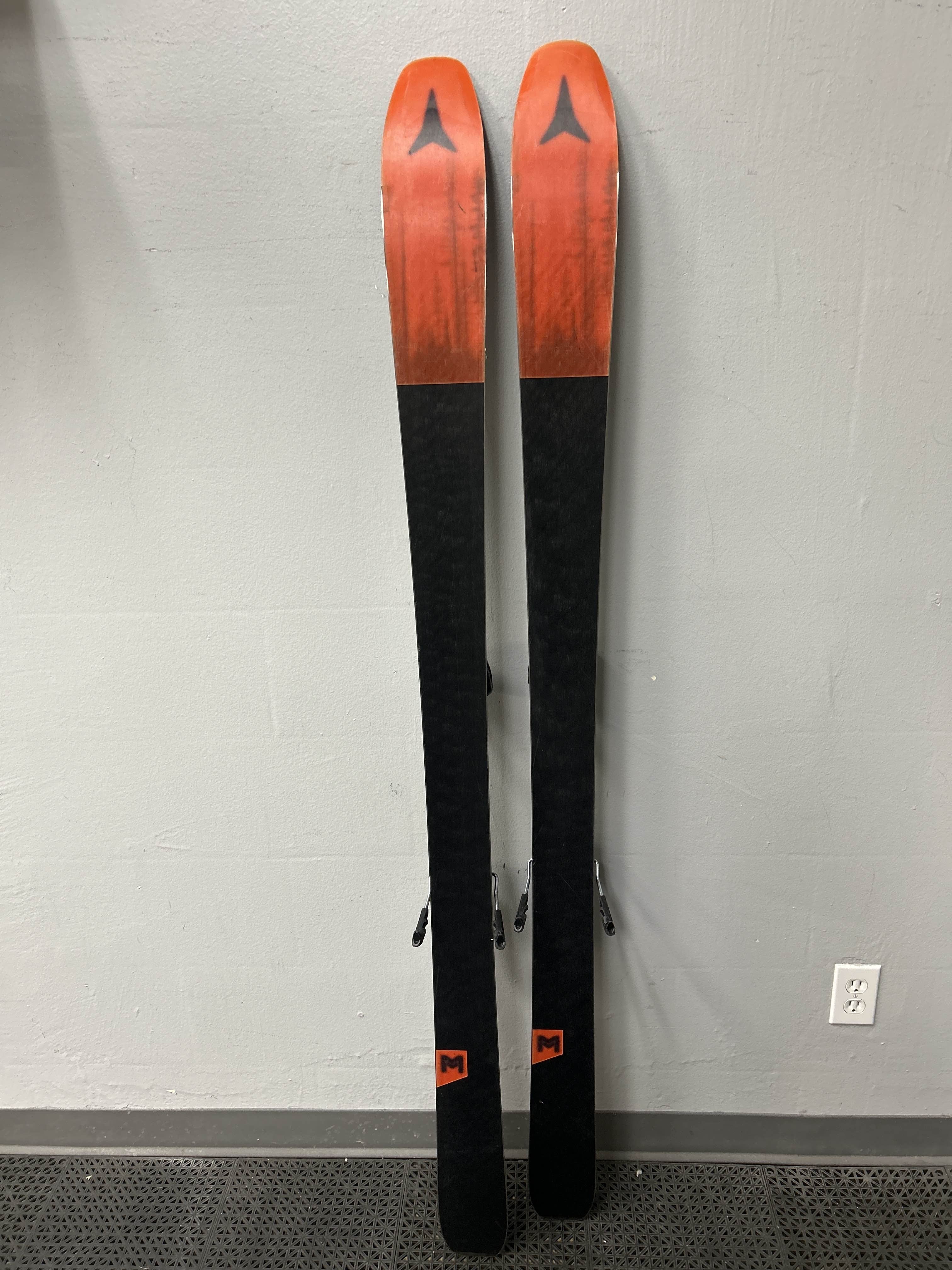 Heavily Used Atomic Maverick 88Ti 169cm Skis w/ Atomic Warden 13 Demo Binding