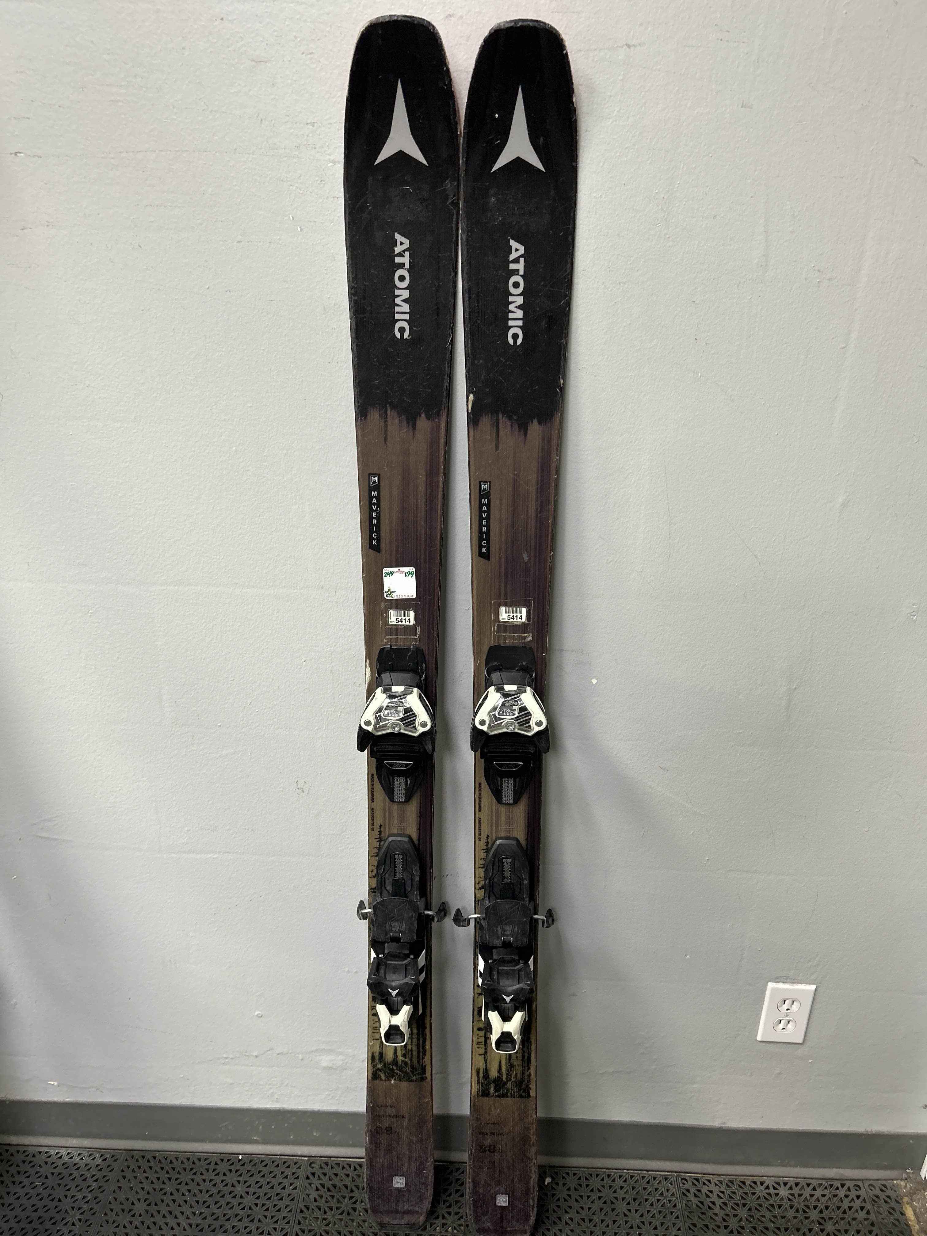 Used Atomic Maverick 88Ti 161cm Skis w/ Atomic Warden 13 Demo Binding