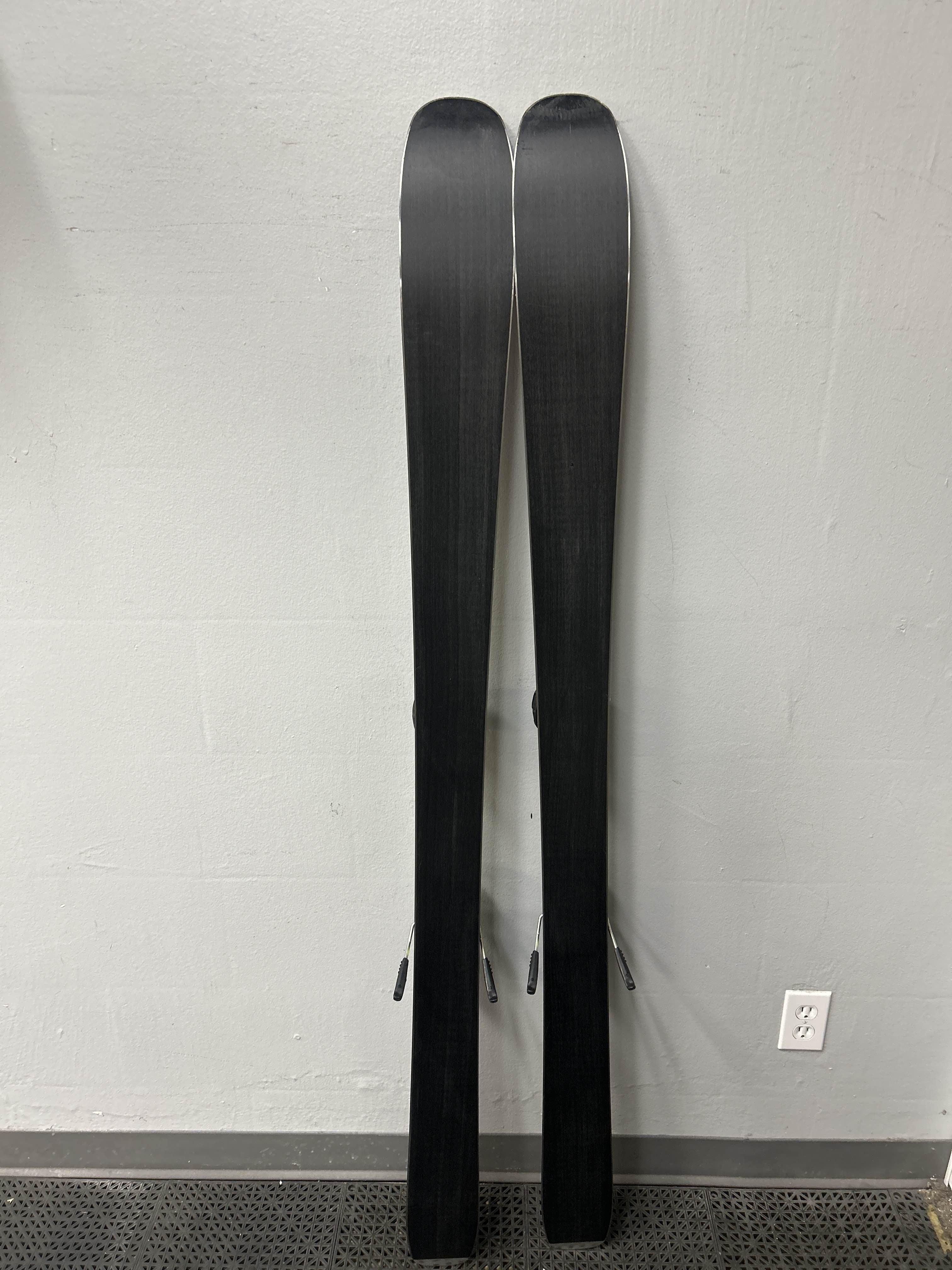 Used Head Kore 93 162 cm Skis w/ Tyrolia Attack 11 Demo Binding