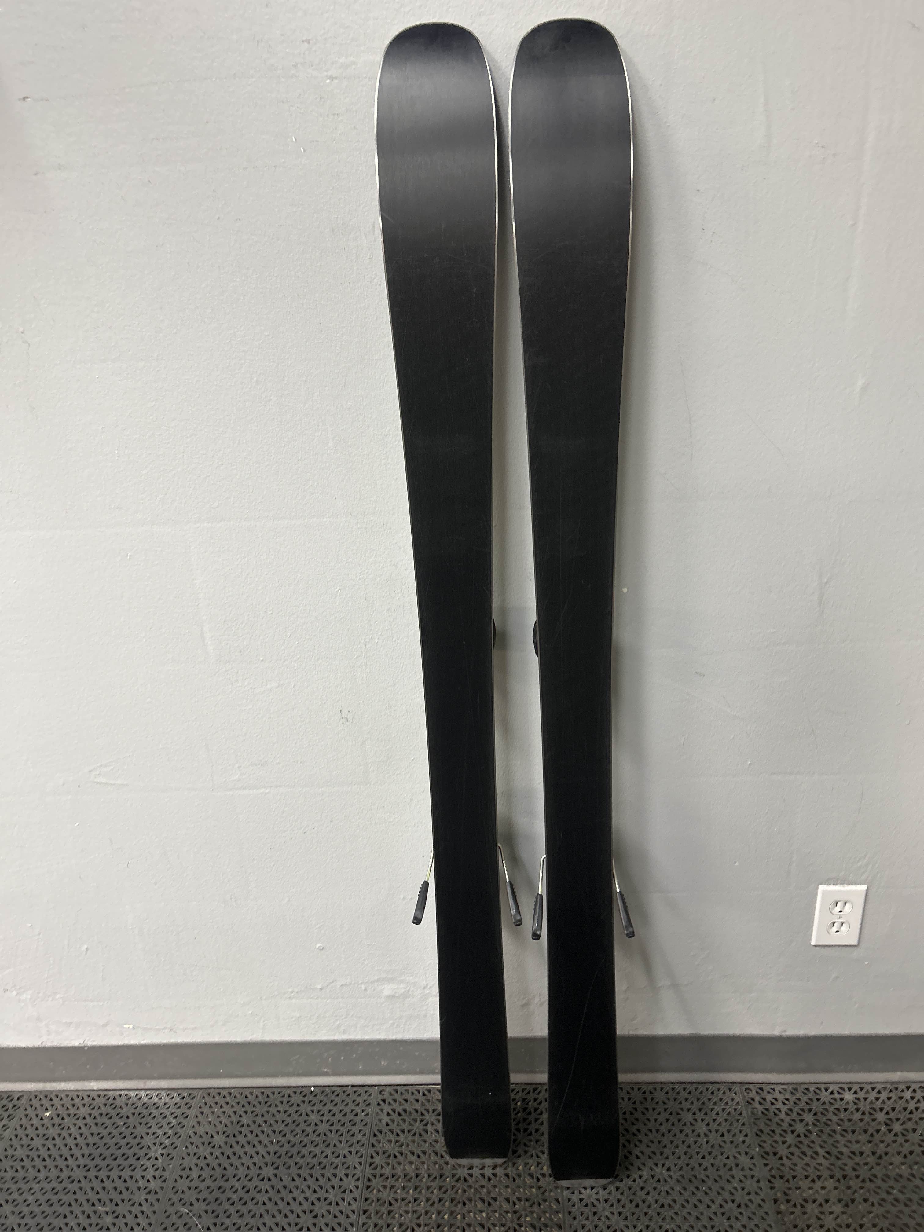 Used Head Kore 93 153 cm Skis w/ Tyrolia Attack 11 Demo Binding