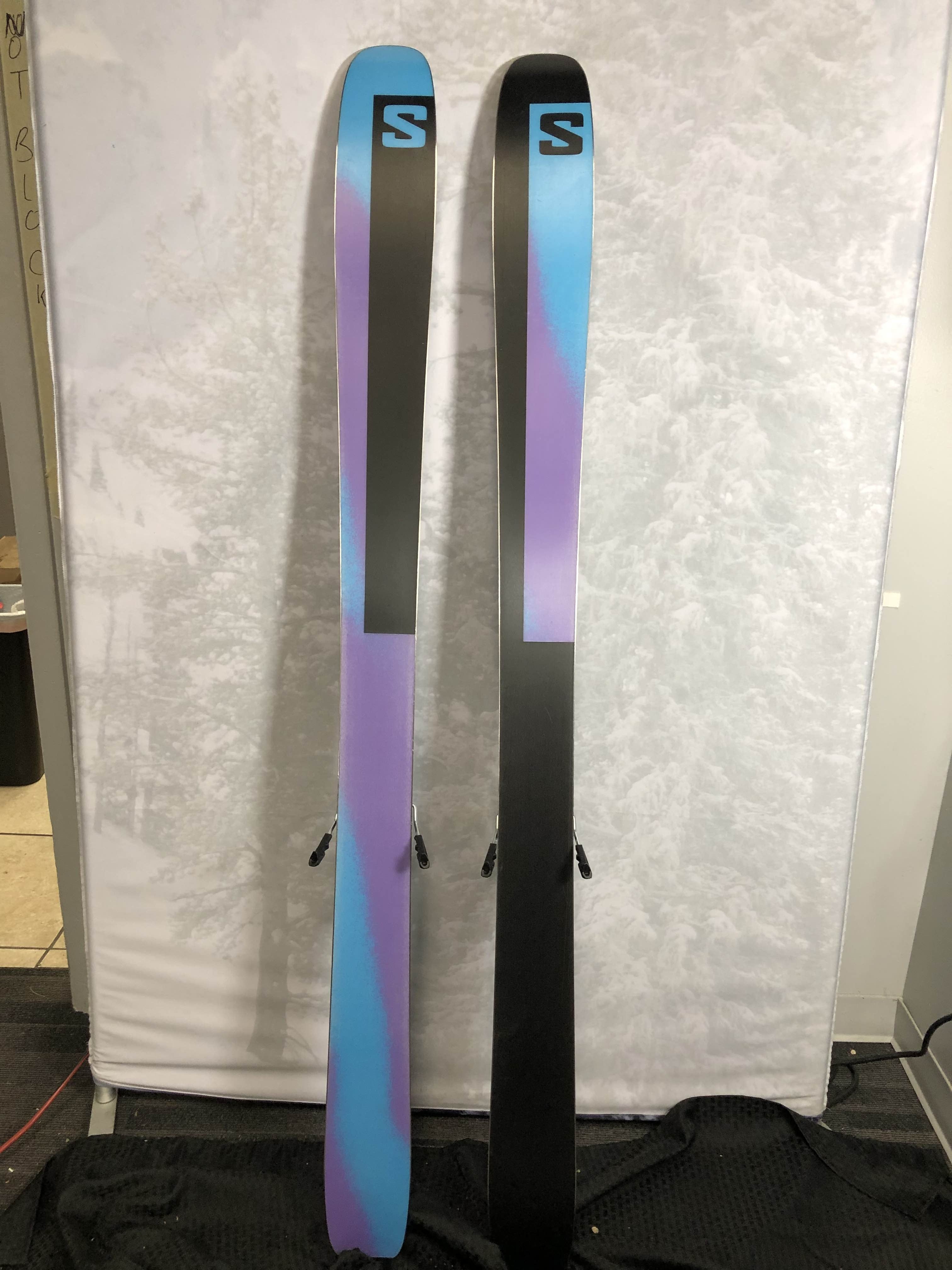 Used 2025 Salomon QST Echo Skis - 173cm w/ adjustable Salomon Strive 13 Bindings