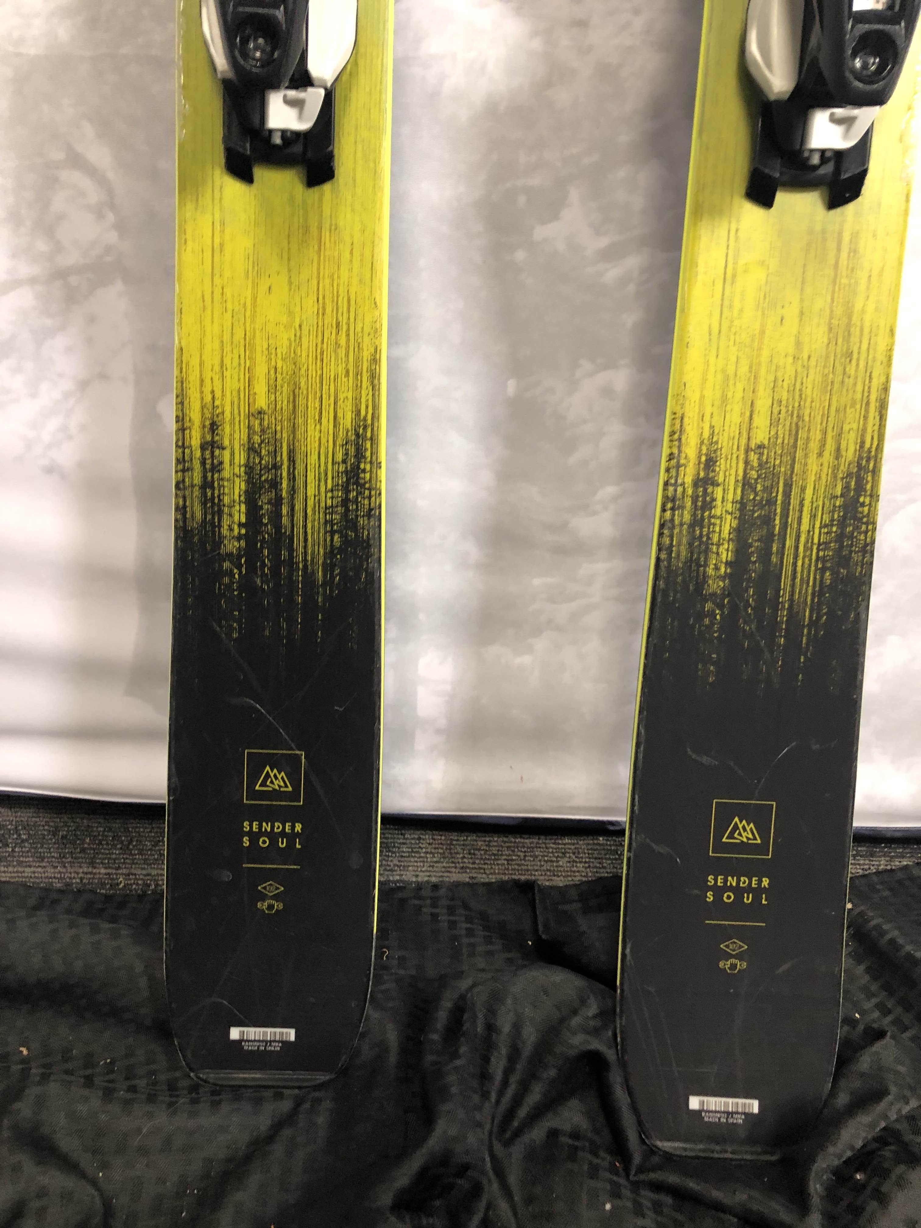Used 2025 Rossignol Sender Soul 102- 172 cm Skis w/Look Konect GW Demo Bindings