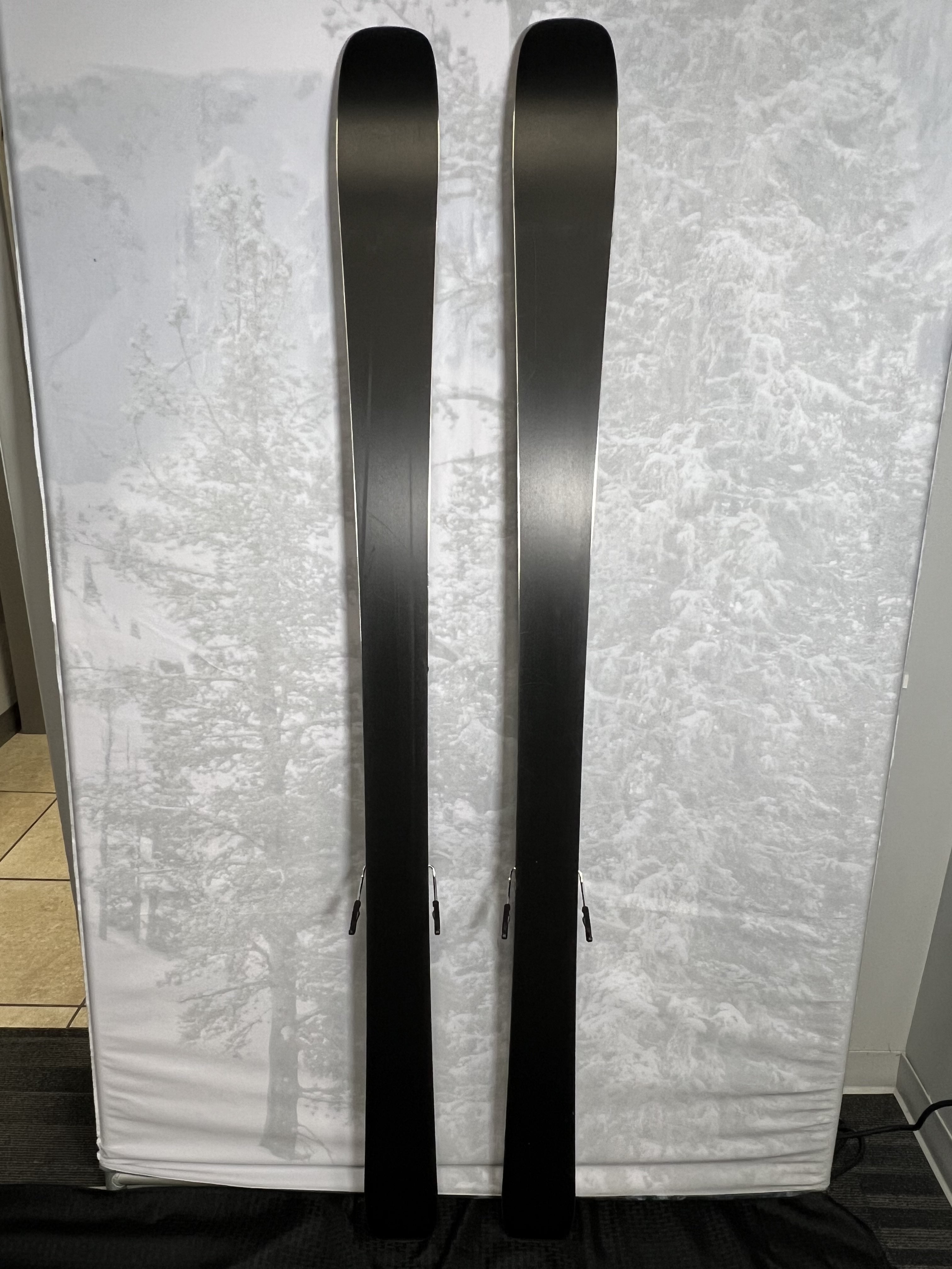Used Armada Declivity 92 Ti 180 cm Skis 2025 w/Armada Strive 11 GW Demo Bindings