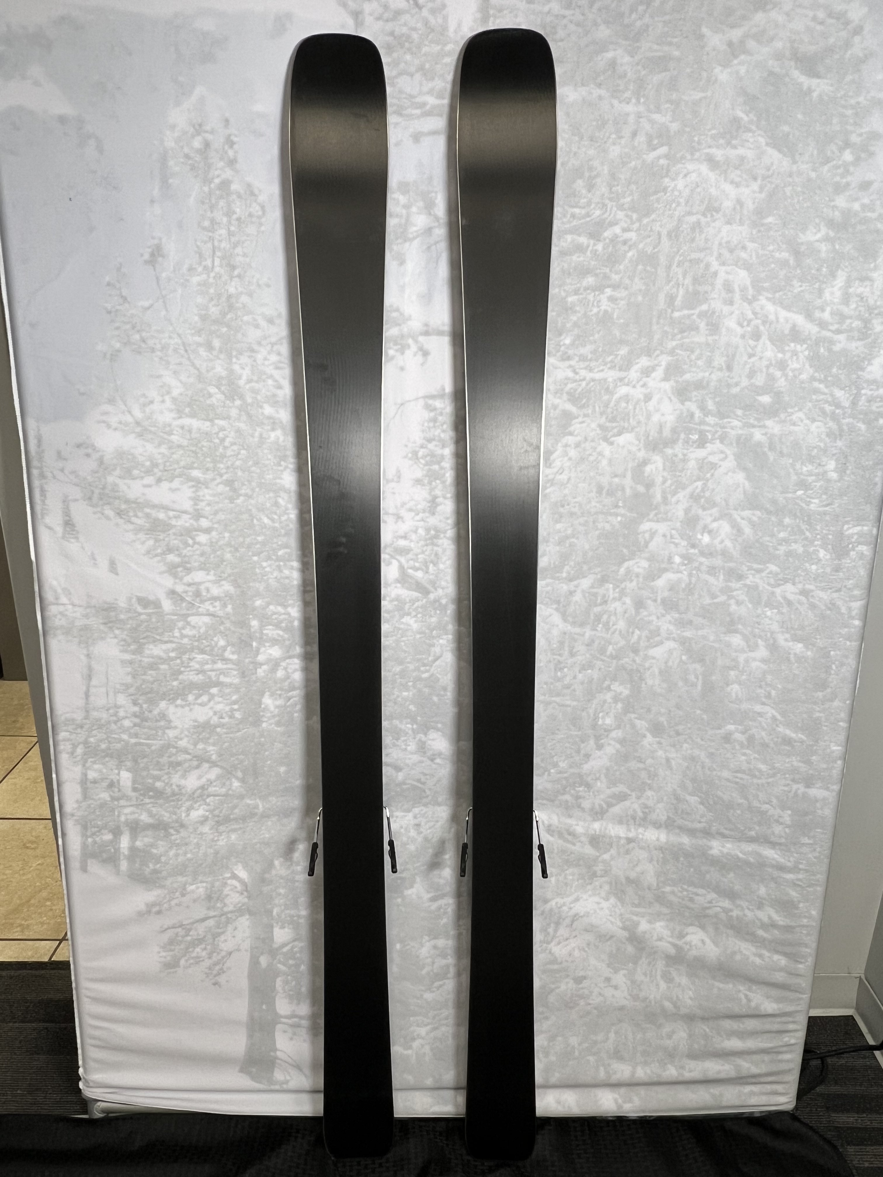 Used Armada Declivity 92 Ti 172 cm Skis 2025 w/Armada Strive 11 GW Demo Bindings