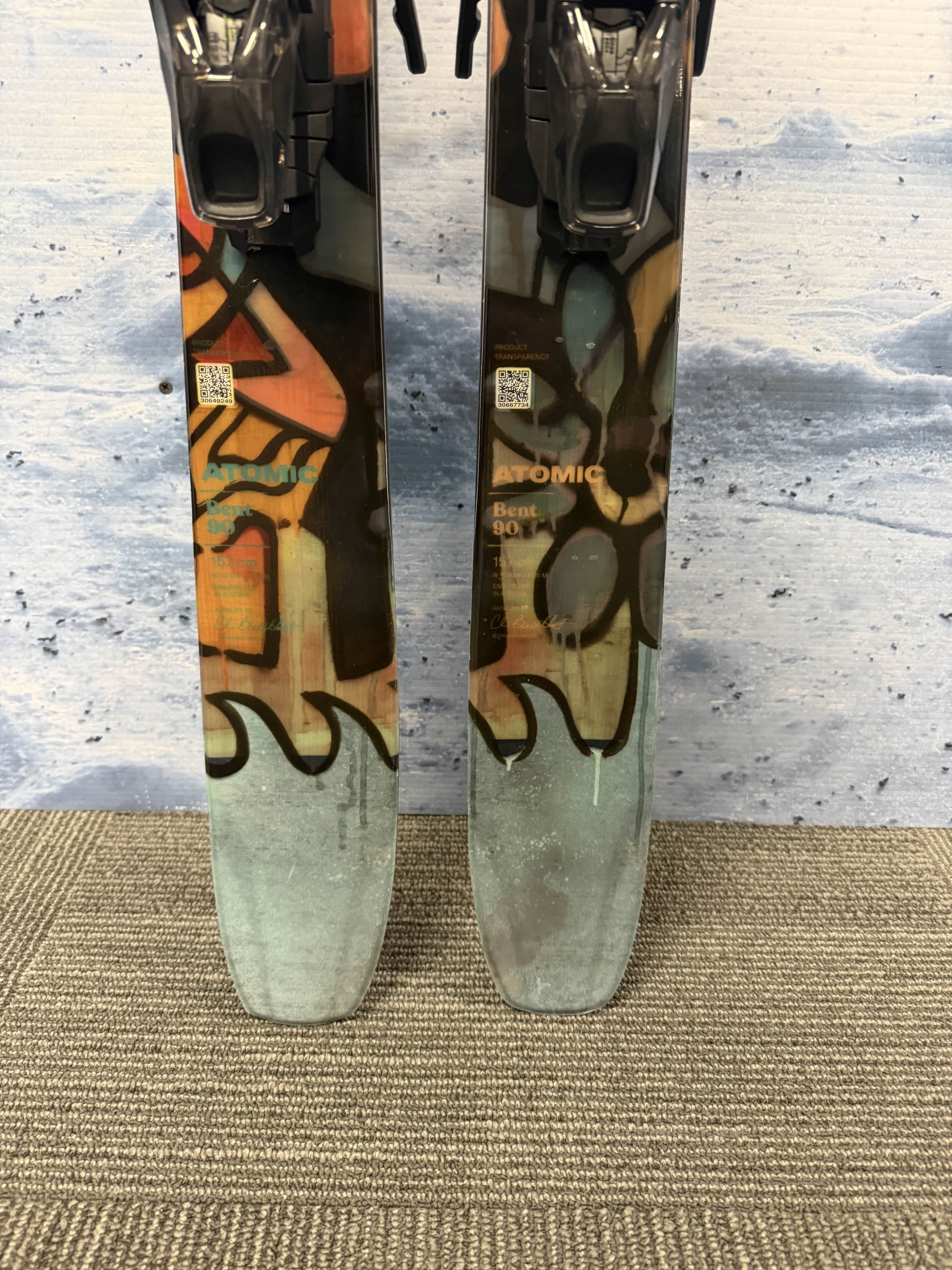 New Atomic Bent 90 157cm Skis w/ Atomic Strive 11 Bindings